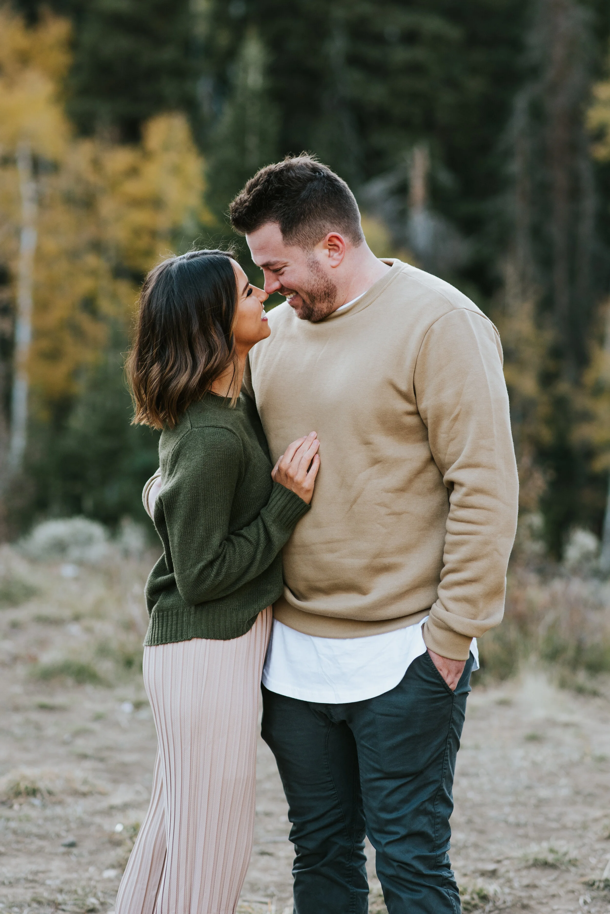  posed family pictures with mom and dad couples session northern utah kristi alyse photo professional family photographer available for travel logan utah fall family pictures #kristialysephoto #familyphotographer #familyportraits #familypicturesoutfi