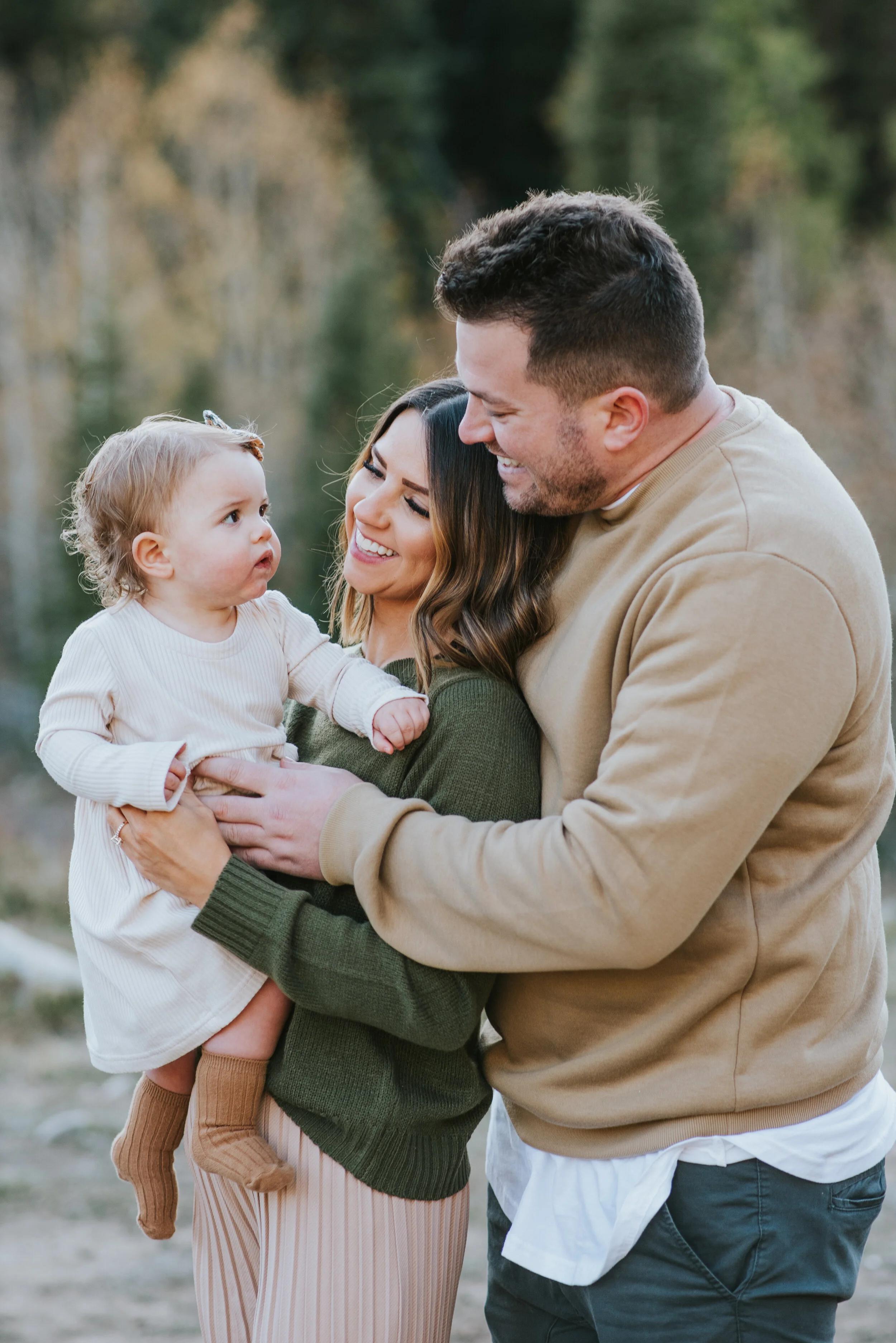  fall family pictures small family portrait photographer kristi alyse photo logan utah family photography mountain family pictures outfit inspiration for extended family photos #kristialysephoto #familyphotographer #familyportraits #familypicturesout