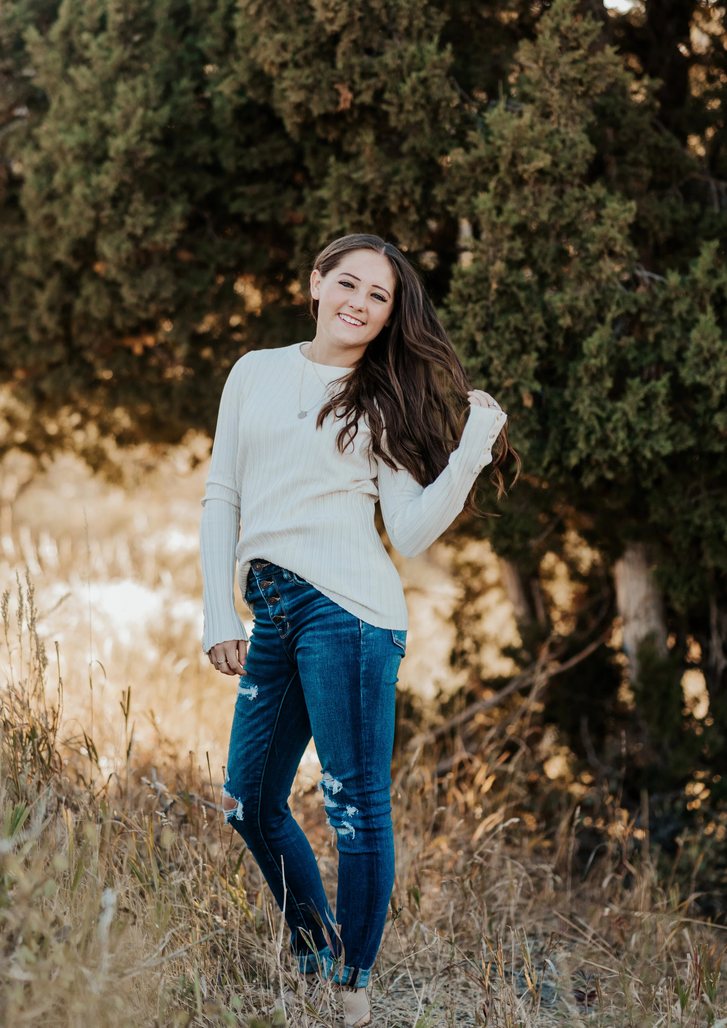  Girl rocking a white sweater and jeans in a field in the countryside of Cache Valley. professional photographers in utah cache valley senior photo poses logan utah photographers teen fashion senior pictures photo session outfit inspiration casual se