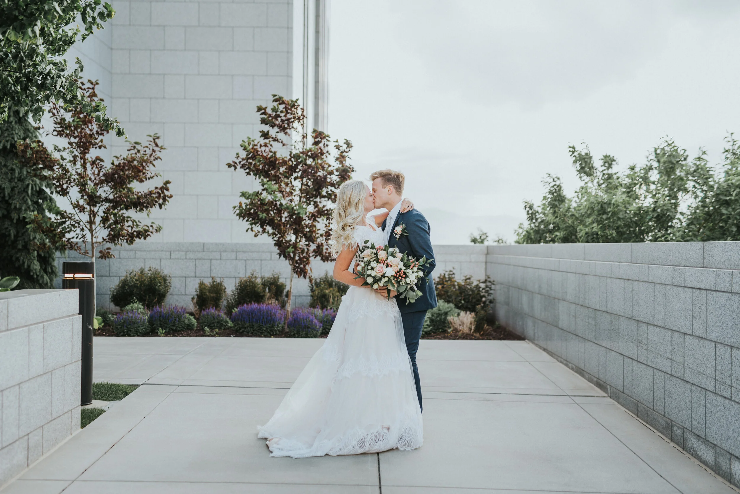 couple_kissing_at_draper_temple.JPG