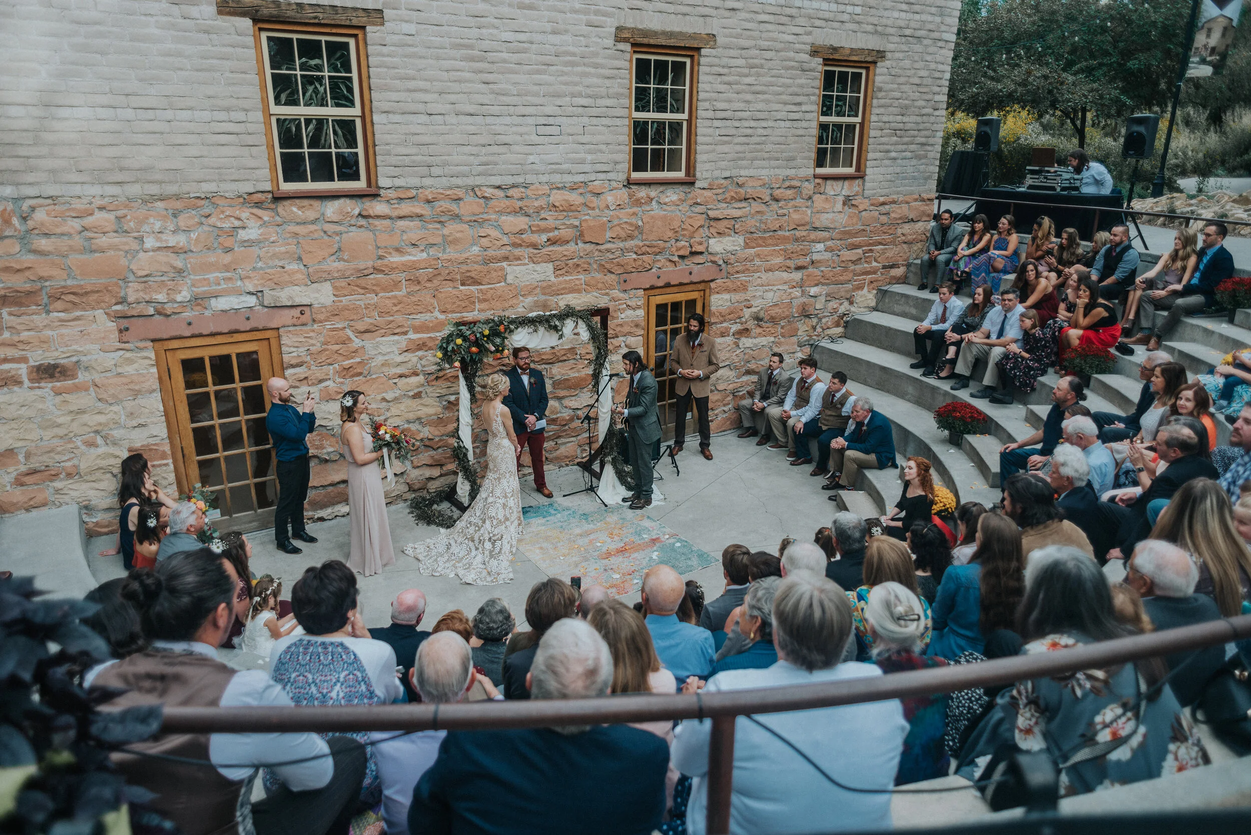 Beautiful boho inspired wedding in Salt Lake City, Utah at the Tracy Aviary for the perfect outdoor wedding location by Kristi Alyse Photography. boho chic weddings how to style an outdoor wedding ideas for altar for boho wedding amphitheater weddin…