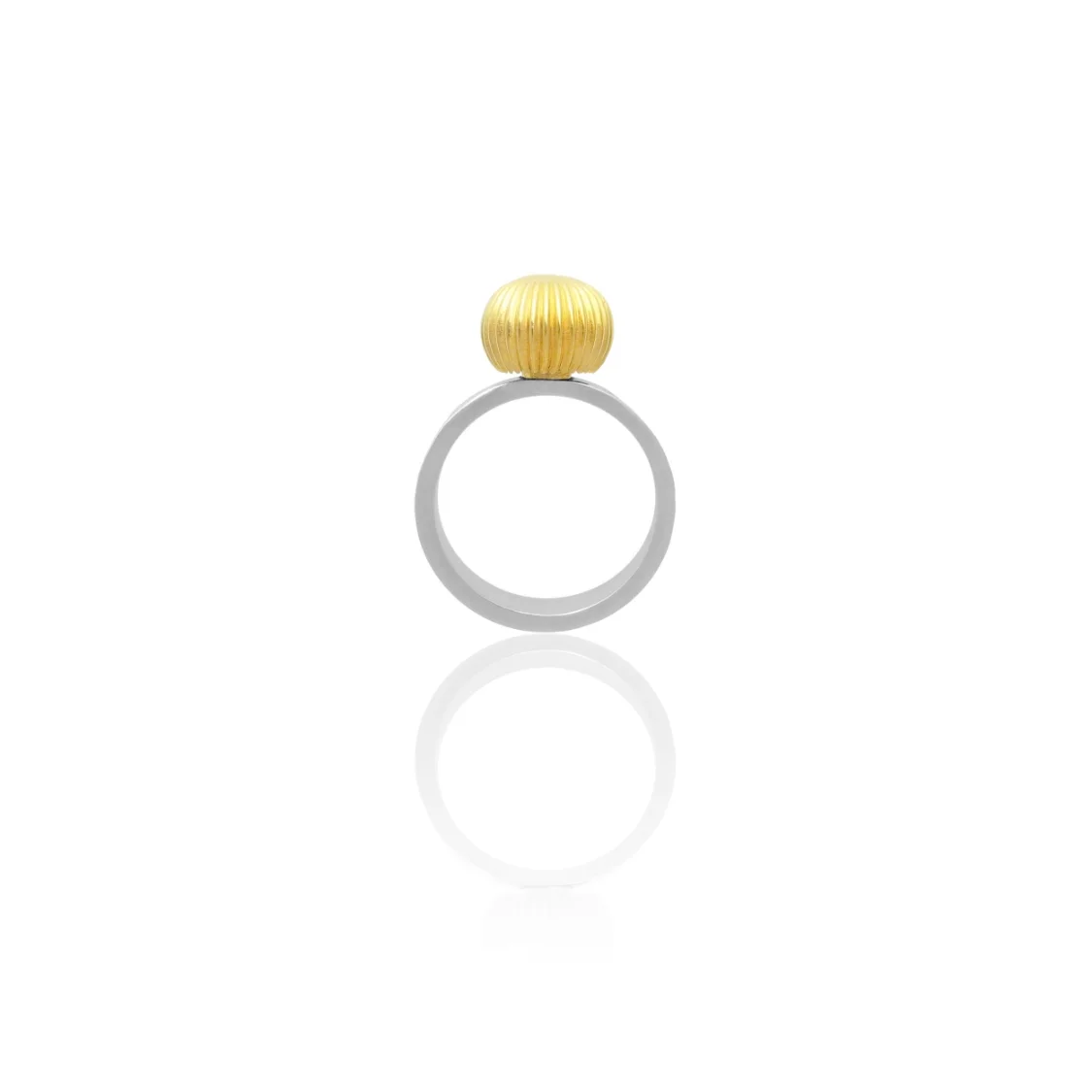 Size 3 gold with reflection.jpg