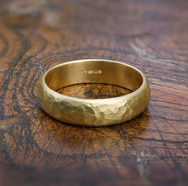 Fresh back from @theassayoffice, this #18ctyellowgold wedding ring was actually made by one of my clients! Bart came along to a wedding ring workshop to make a ring for Hannah back in Feb. He enjoyed the process so much that he wanted Hannah to have a go at making one for him! The result of her labours is this lovely chunky textured band filled with character (just like them!) Getting married this year? Why not try your hand at making your own wedding rings? I’ll lead you through the process from start to finish - the end result is something that you’ve lovingly made from scratch to wear forever. You can’t get much more meaningful than that! DM me for more details and prices. •
•
•
#roderickvere #makeyourownweddingrings #weddingringworkshop #goldjewelleryworkshops #releaseyourinnerjeweller #goldweddingring #couplesworkshop #ringmaking #ringmakingworkshop #fromejeweller #londonjeweller