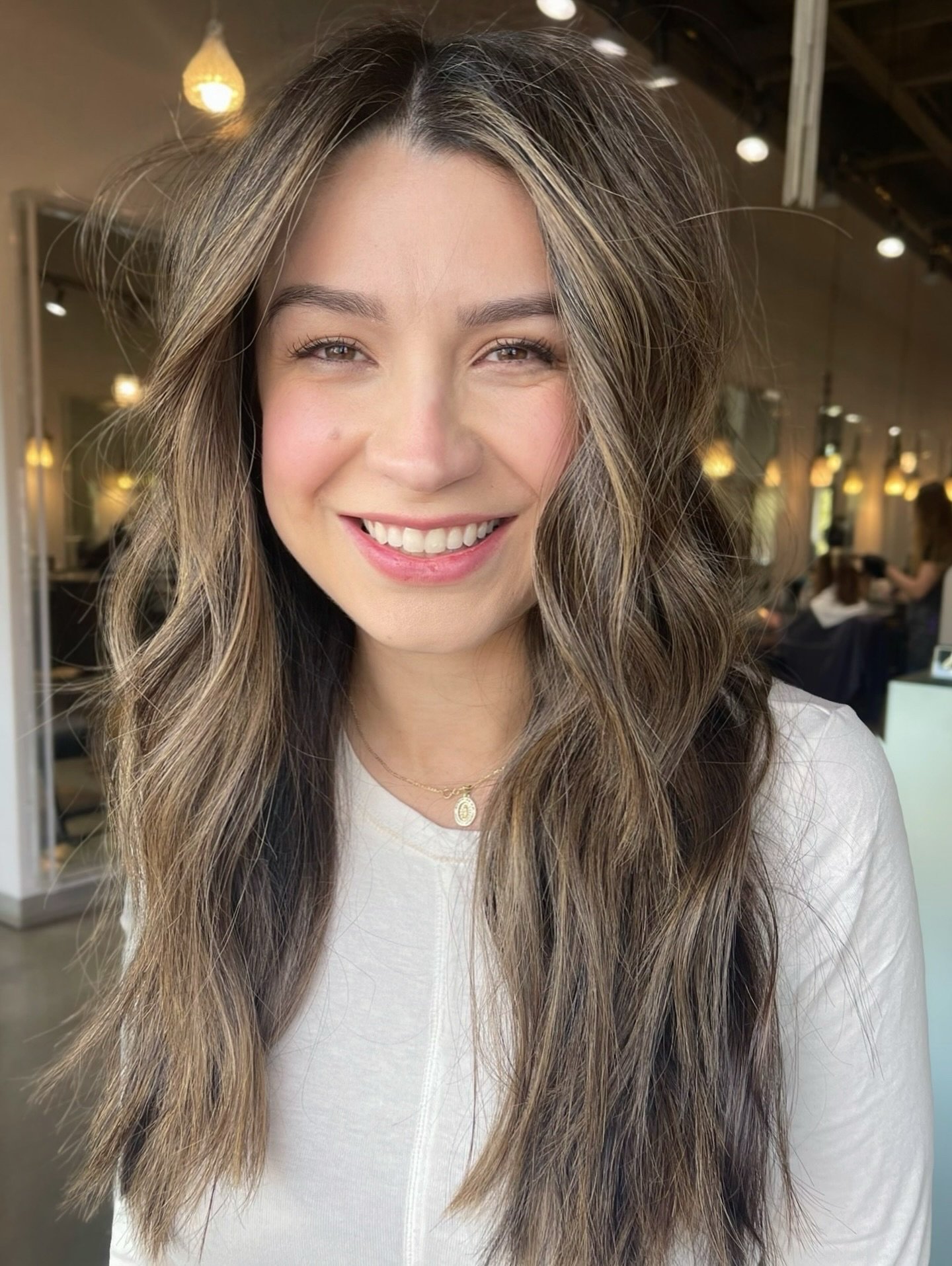 The ultimate summer refresh ☀️
Soft, dimensional bronde with partial teasy lights + a razor dry cut for that effortless, sun-kissed glow 🌾✨

#bronde #summerhair #santaclaritahair #valenciahair #losangeleshair #lahair #dimensionalhair #dimensionalbro
