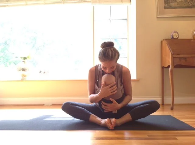 Postnatal Yoga - Mamma &amp; Bebis UTOMHUS