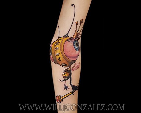 The Yavamyr Honey Bees are a closely related species of insect who frequent flower-filled fields. This particular bee appears to hold high station judging from a quite fancy head ornament and an elaborate scepter. With their delicate thumbed hands,