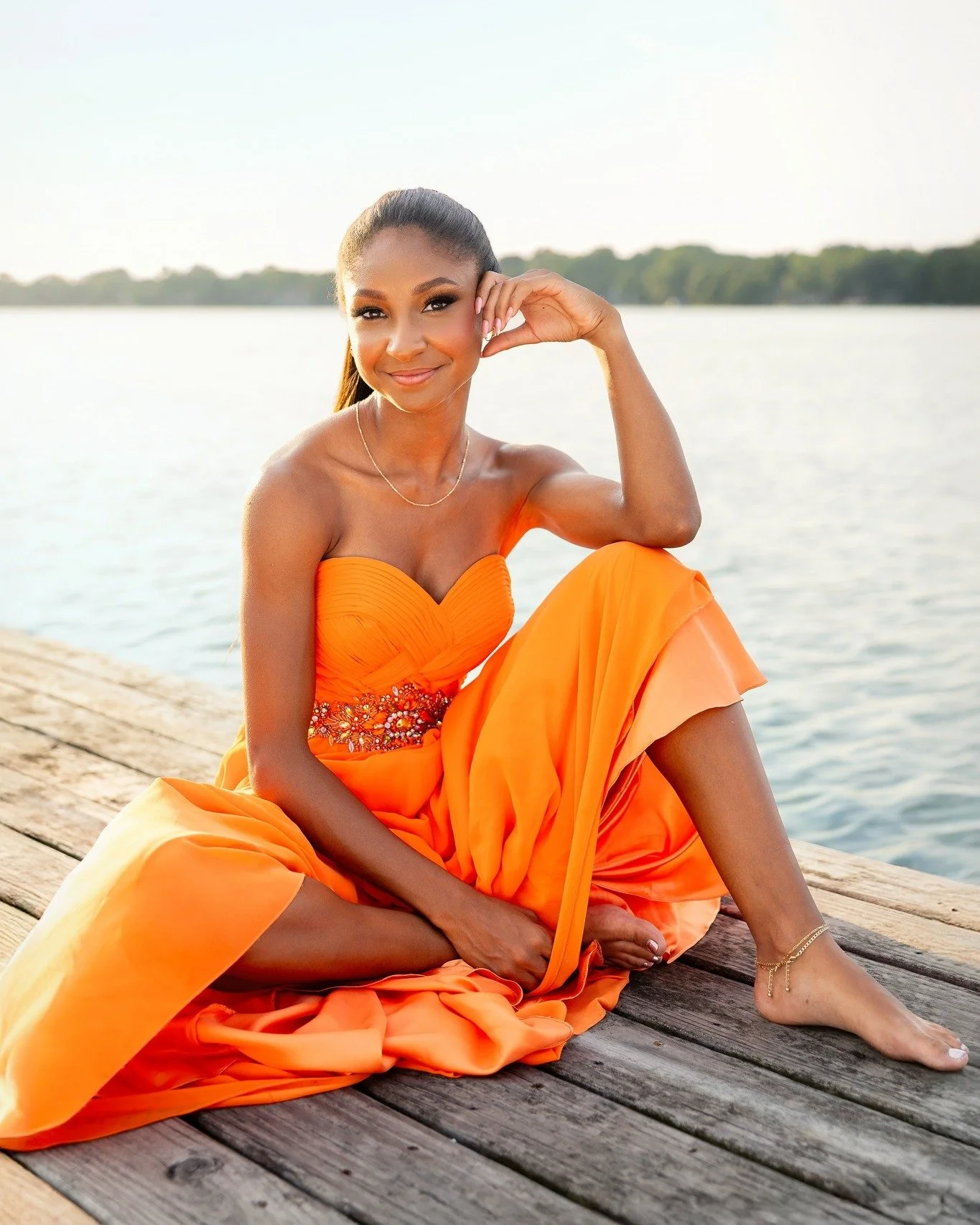 This photo of Olivia at Main Beach in Crystal Lake might just be one of my favorites from her senior session! 🌅 Everything about this moment felt so relaxed and effortless, and that orange dress is absolutely stunning.

Olivia, you were a dream to p