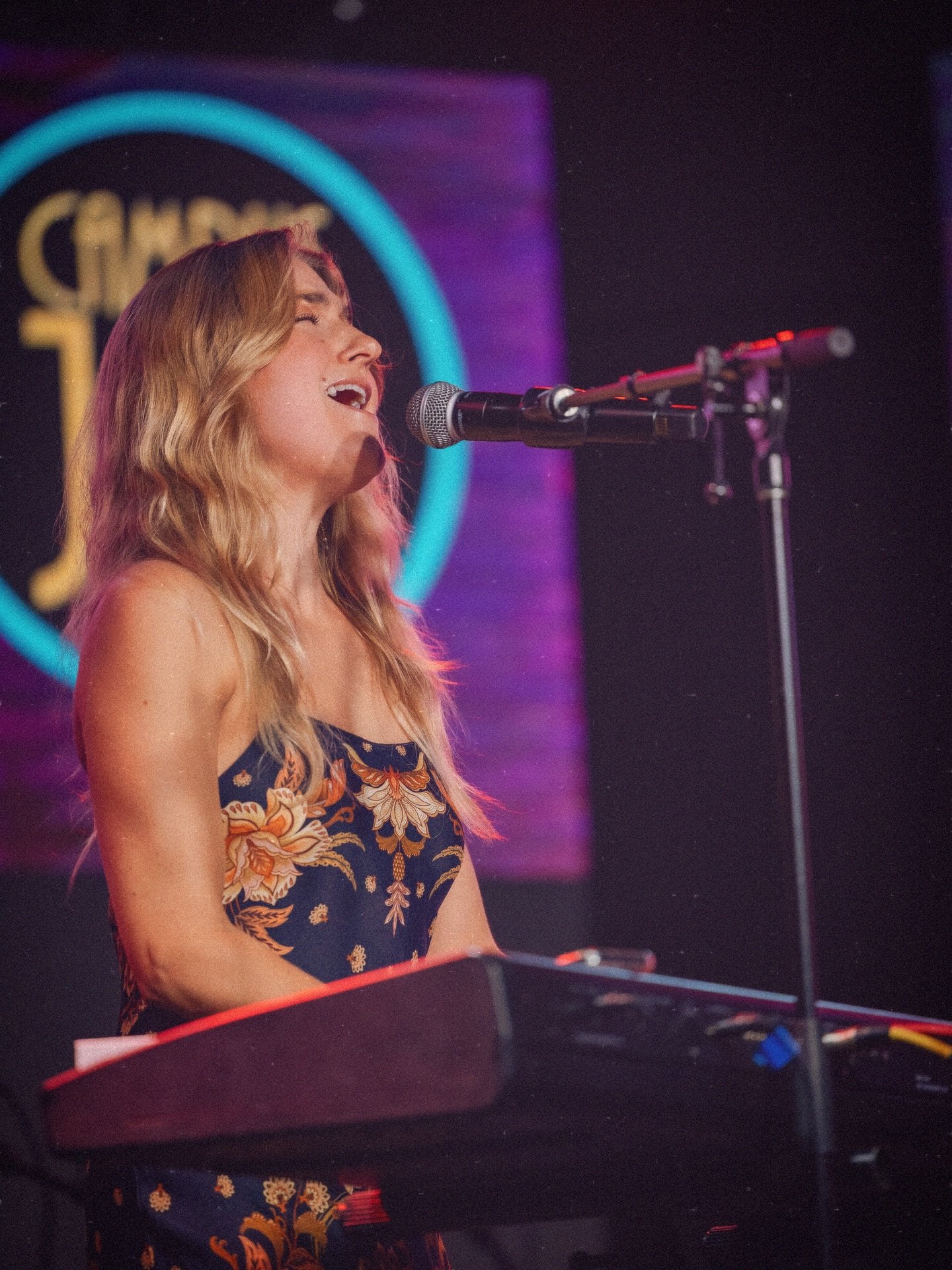 u p c o m i n g  d a t e s

3.15 @nashvilleonthecoast @westwoodcoastoc writers round 6pm 
costa mesa, ca

3.27 @elwoodclub @pendrynewportbeach solo 8 pm 
newport beach, ca

3.28 @downtowndisney full band 6:30 pm 
anaheim, ca

4.3 @thedrakelaguna full