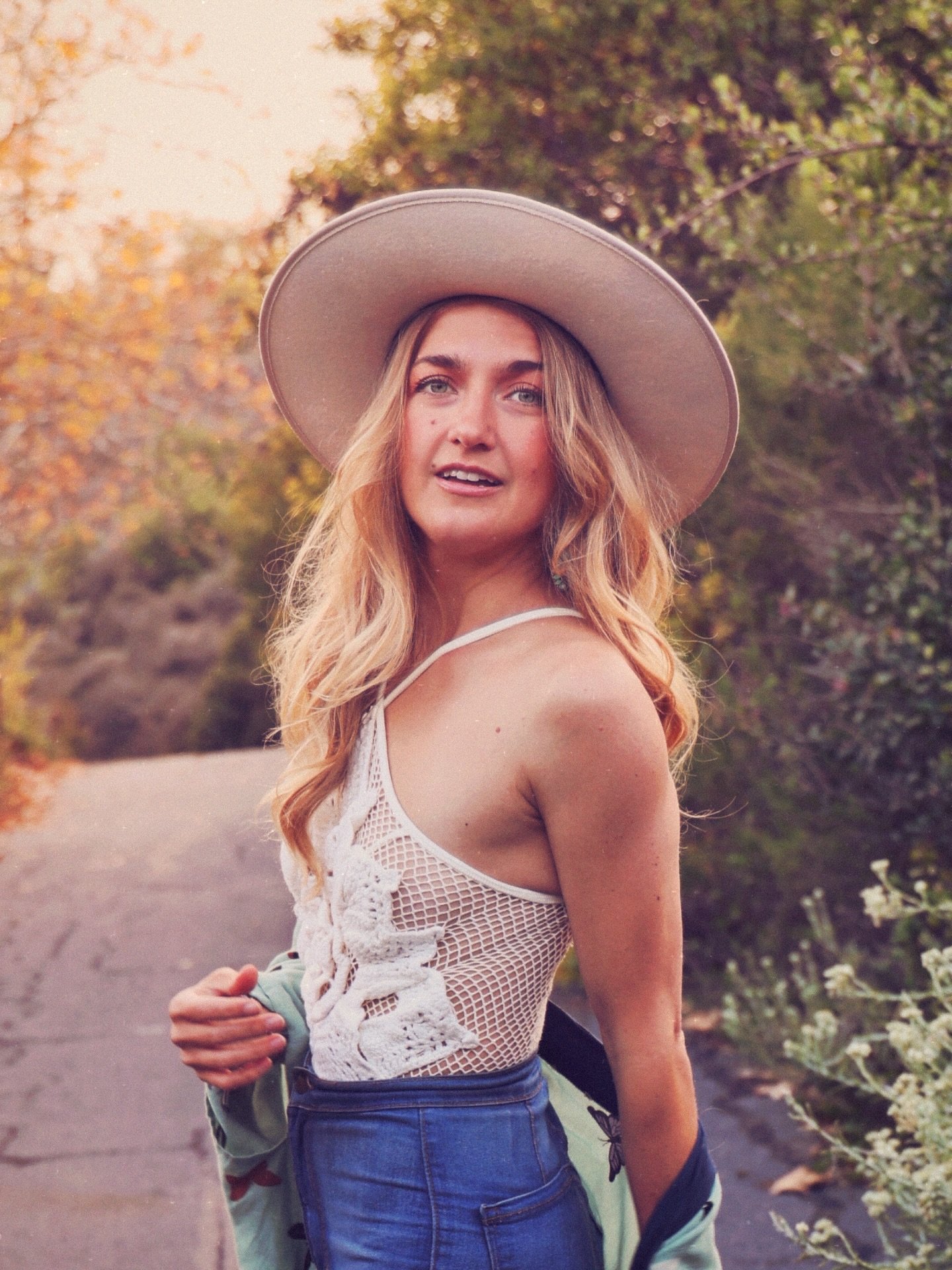 ✨ new releases coming up &amp; tour dates! 💫

3.27 🎧 &ldquo;Is This Goodbye&rdquo; duet with @manueltheband drops on all streaming platforms! 

3.28 ANAHEIM, CA @downtowndisney 6:30-10 pm 

4.3 LAGUNA BEACH, CA @thedrakelaguna 6:30-10:30 pm 

4.9 S