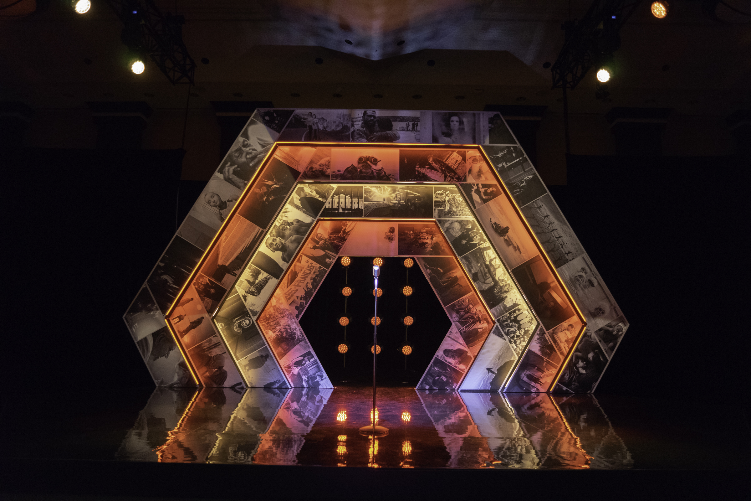   DGC Awards 2018.  Scenic Design: Michelle Tracey with Triga Creative. Lighting Design: Shannon Lea Doyle. Creative Director: Charles Officer. Photo by: Lyon Smith 