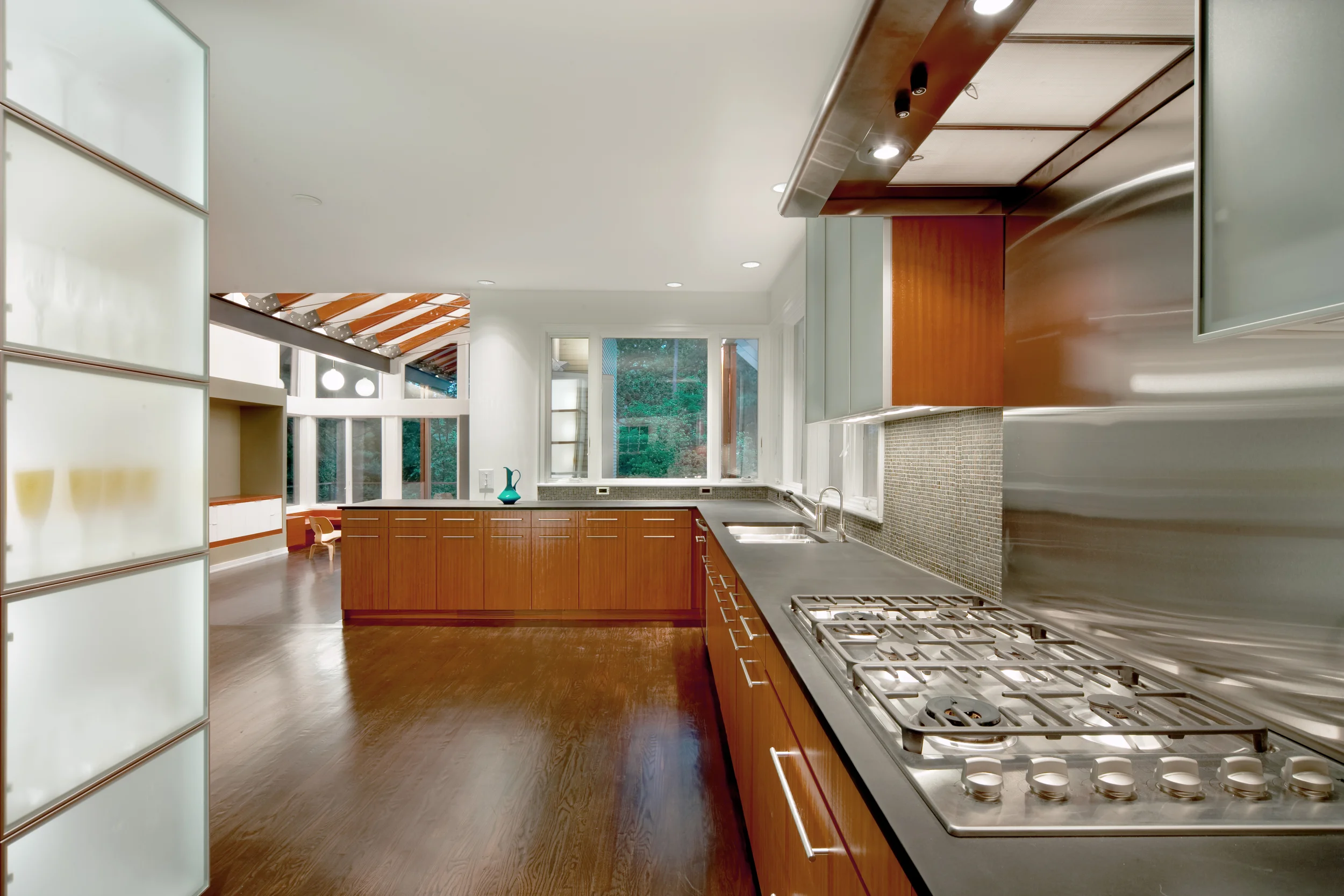 Circle.kitchen.south0.jpg