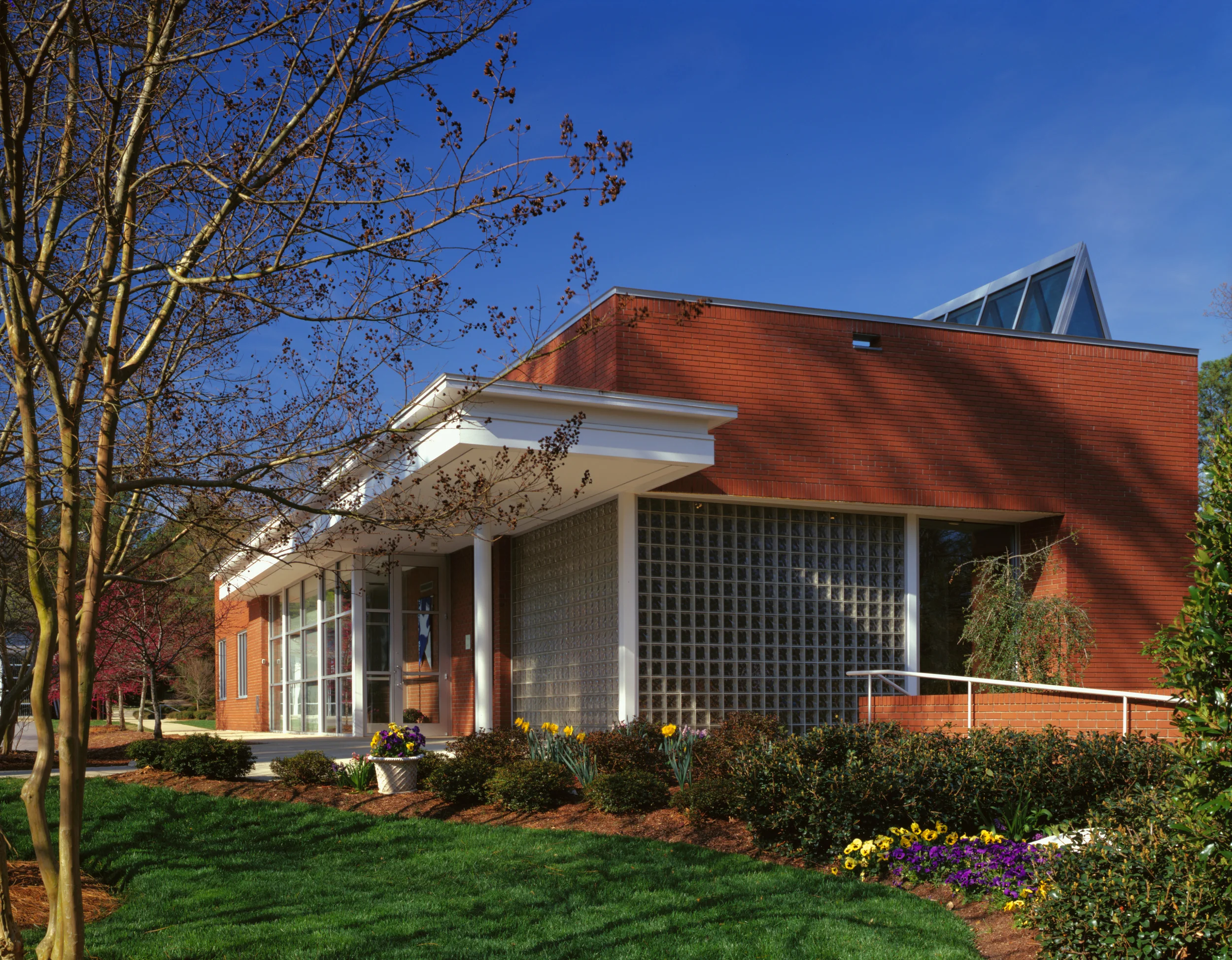9807-06 E1 Off Bldg.jpg