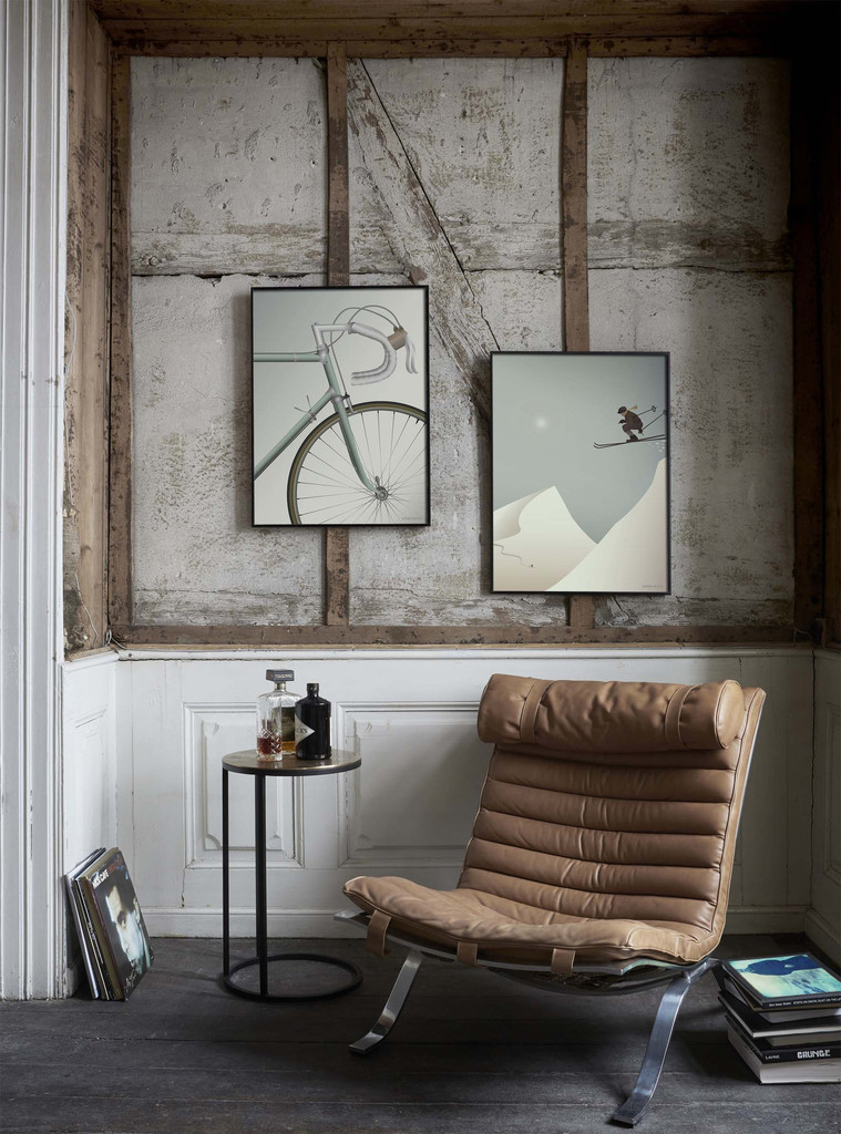 Racing Bicycle & Skiing av Vissevasse. Tilgjengelig i 50*70 cm og 30*40 cm - 170 g "MultiArt Matt"