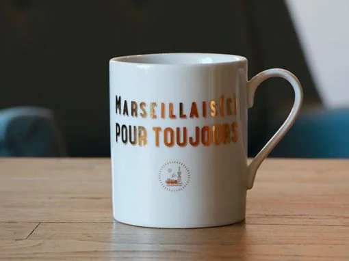 la Manufacture de Souvenirs : mug Marseillais(e) pour toujours