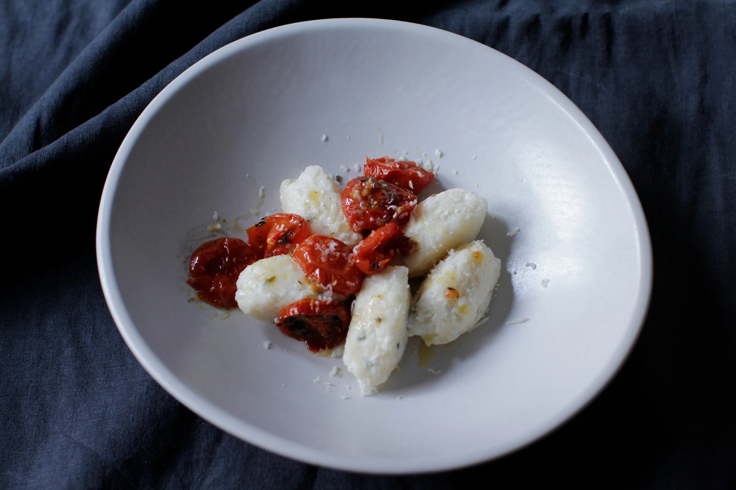 Gnudi de Ricotta et tomates rôties