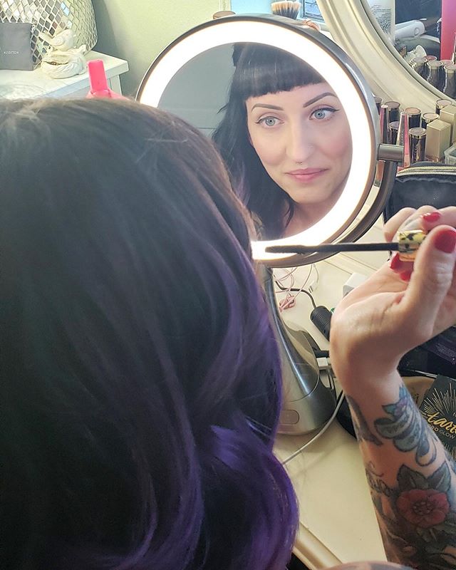 Sorry I’ve been MIA. I’ve been prepping for my move to Canada and doing all the weddings! Here’s a photo of me getting ready for #lezprom last night 🌈 Swipe to peep my full look 💁🏻♀️ .
.
.
#pdx #pdxfashion #prom #lesbian #makeup #makeupartist #portlandmakeupartist #pdxmua #lesbianprom #queer #portland #pdx