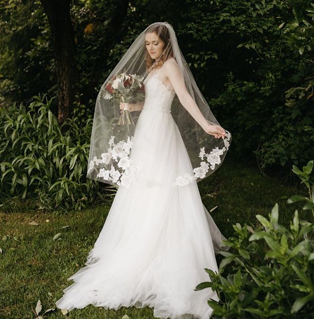 How stunning is my #bride @kristendynamite ?!? ๐ Beautiful photography by @kateamesphoto Gotta love a spring #wedding in #portland .
.
.
#pdx #oregonbride #bridal #makeup #bridalmakeup #portlandmakeupartist #pdxmua #bridalhair #makeupartist