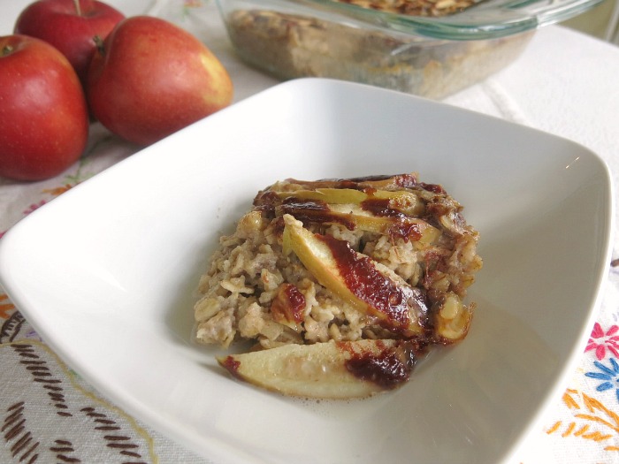 this delightfully delicious & easy-to-make Cinnamon Apple oatmeal bake is perfect on a cool crisp morning, or any time you’re in the mood for a scrumptious hearty breakfast!