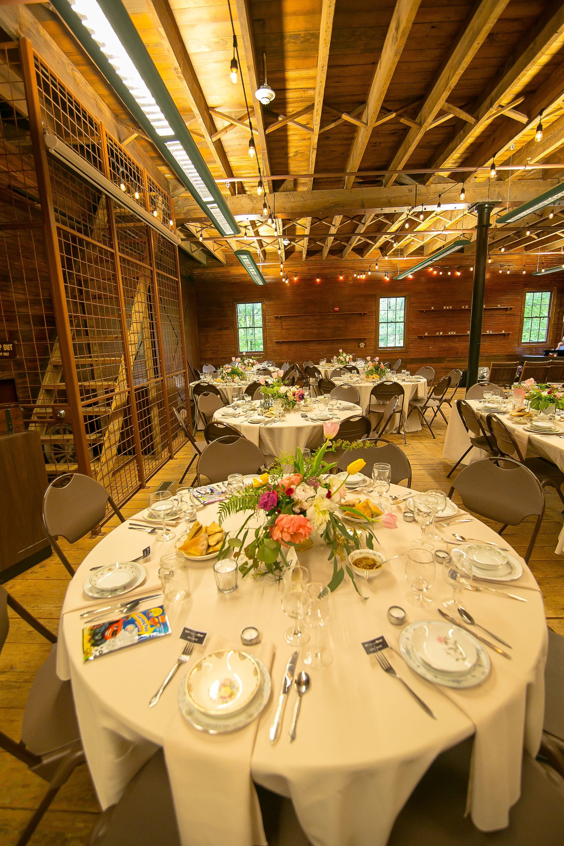 Mis-matched tablewares are the perfect touch for a simple, but beautiful look. Whether you are trying to create a rustic or country chic look, check out all of our table-top rental options.