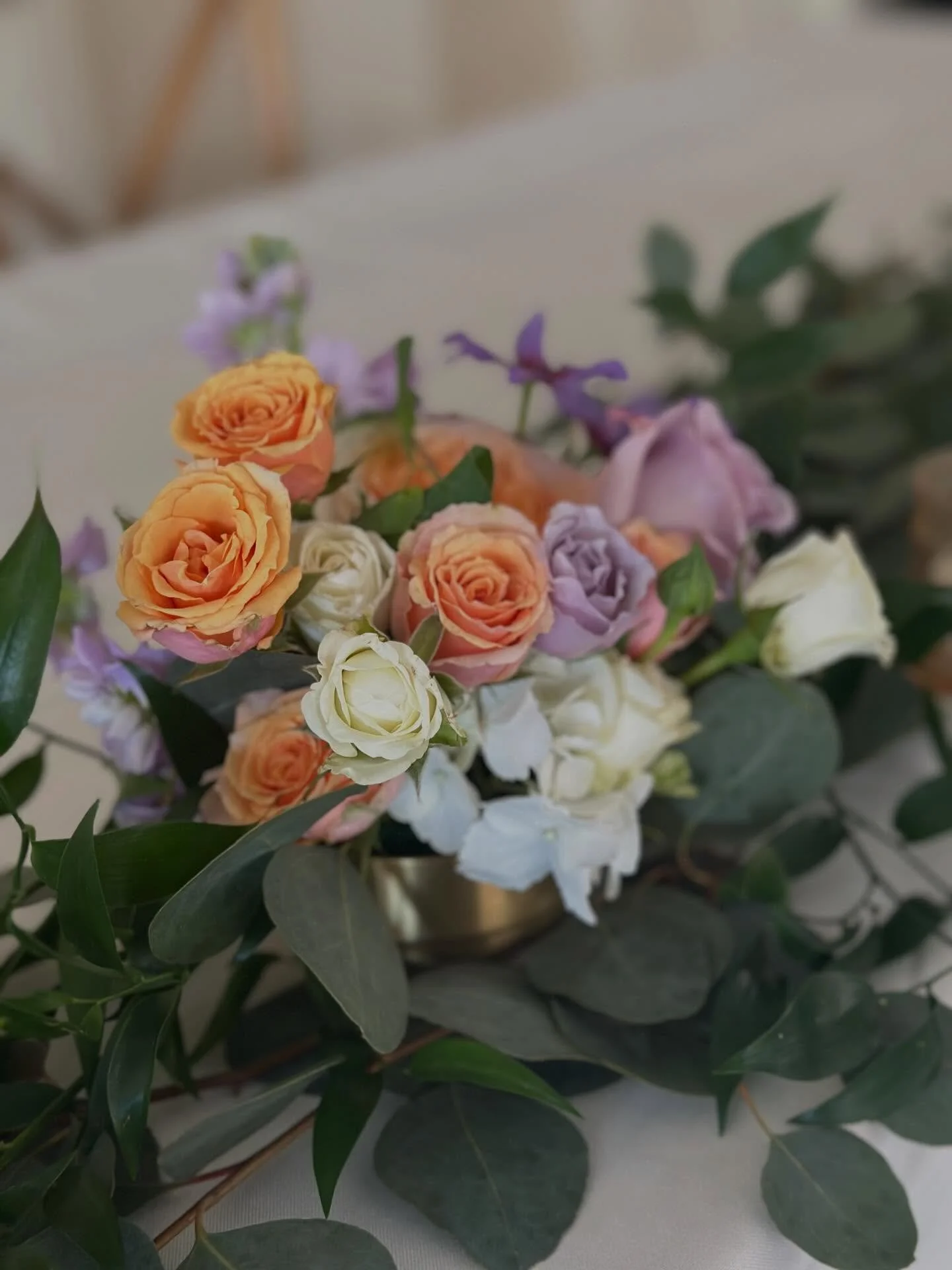 Flat lay greens &amp; floral accents for a classic, garden look on the sweetheart table. 
.
.
@forestlodgenj 
@lsr488 
.
.
#njweddingflorist #paweddingflorist  #weddingflowers