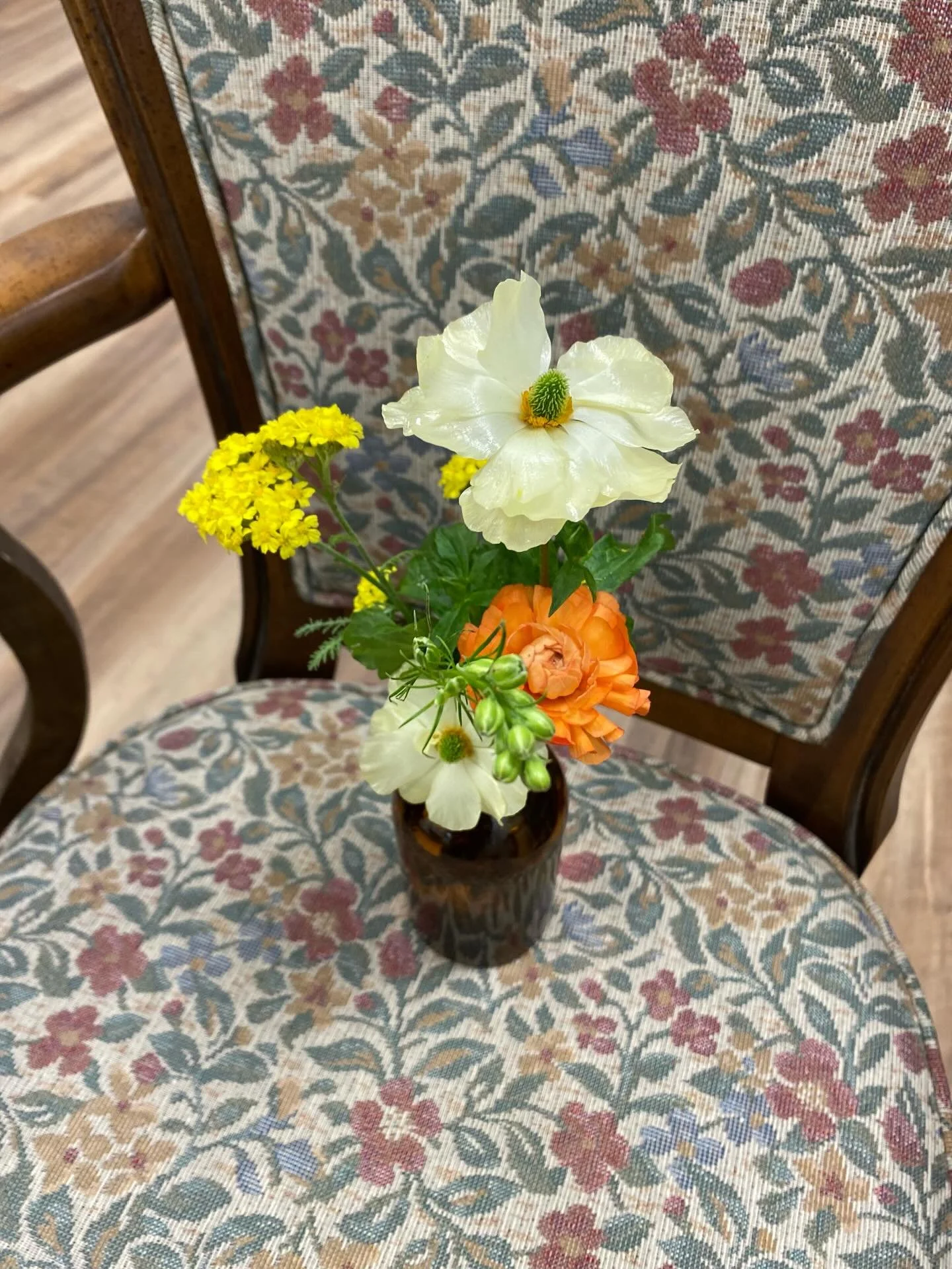 Find the simple pleasures in life and sit with them for a while! 
.
.
#smelltheroses #simplepleasures #takeabreath #seethebeauty #flowersofinstagram
