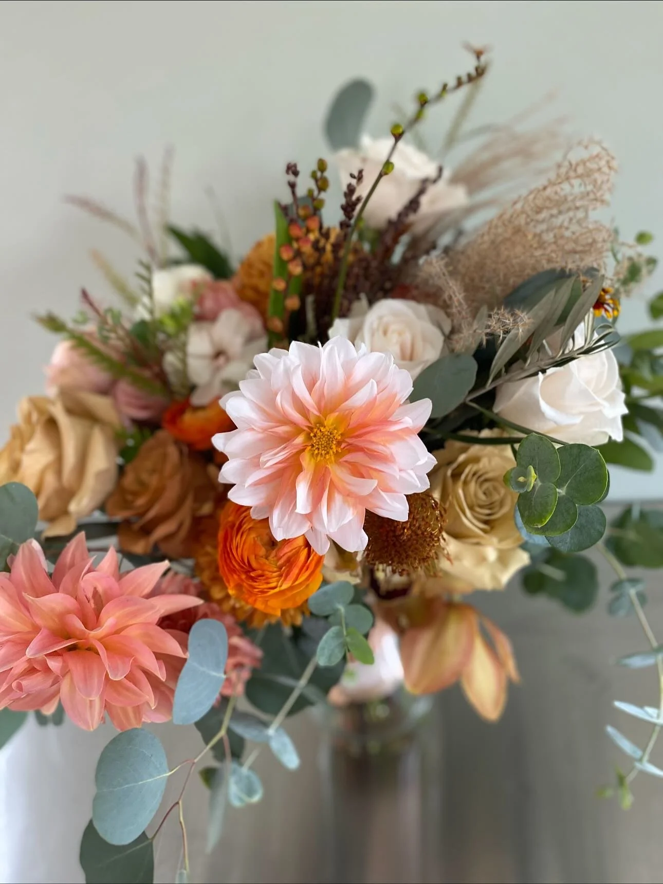 Fall farm wedding vibes&hellip; always Dahlias when you can get your hands on them locally + grasses &amp; textured greens. 
.
.
@bluebirdfarmalpacas 🦙
.
.
#farmweddings #njweddings #njweddingflorist #paweddingflorist #weddingflorists #dahliasforday