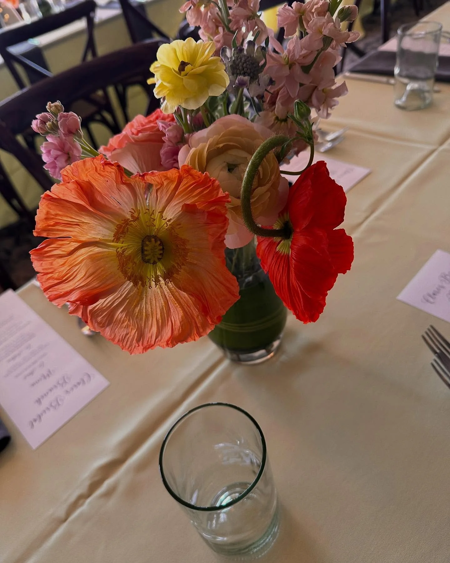 Bright, beautiful, brunch florals for a Bridal Shower @stellanewhope 
.
.
#paweddingflorist #poppies #icelandicpoppies #springflorals #springishere #njweddingflorist #ghostlightinn #stellanewhope