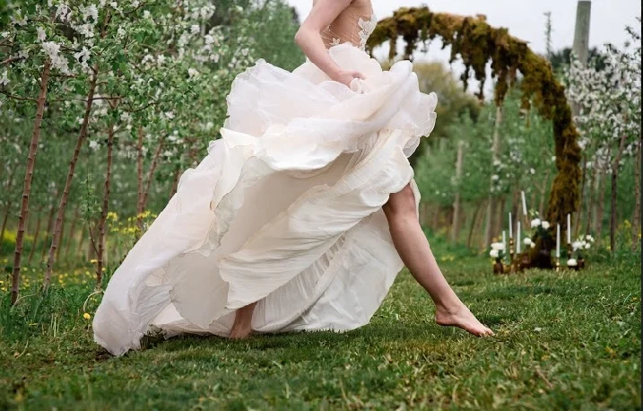 barefoot bride.