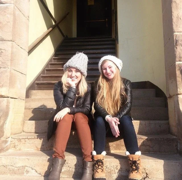 blood, sweat, and lace : linyage is live, folks !