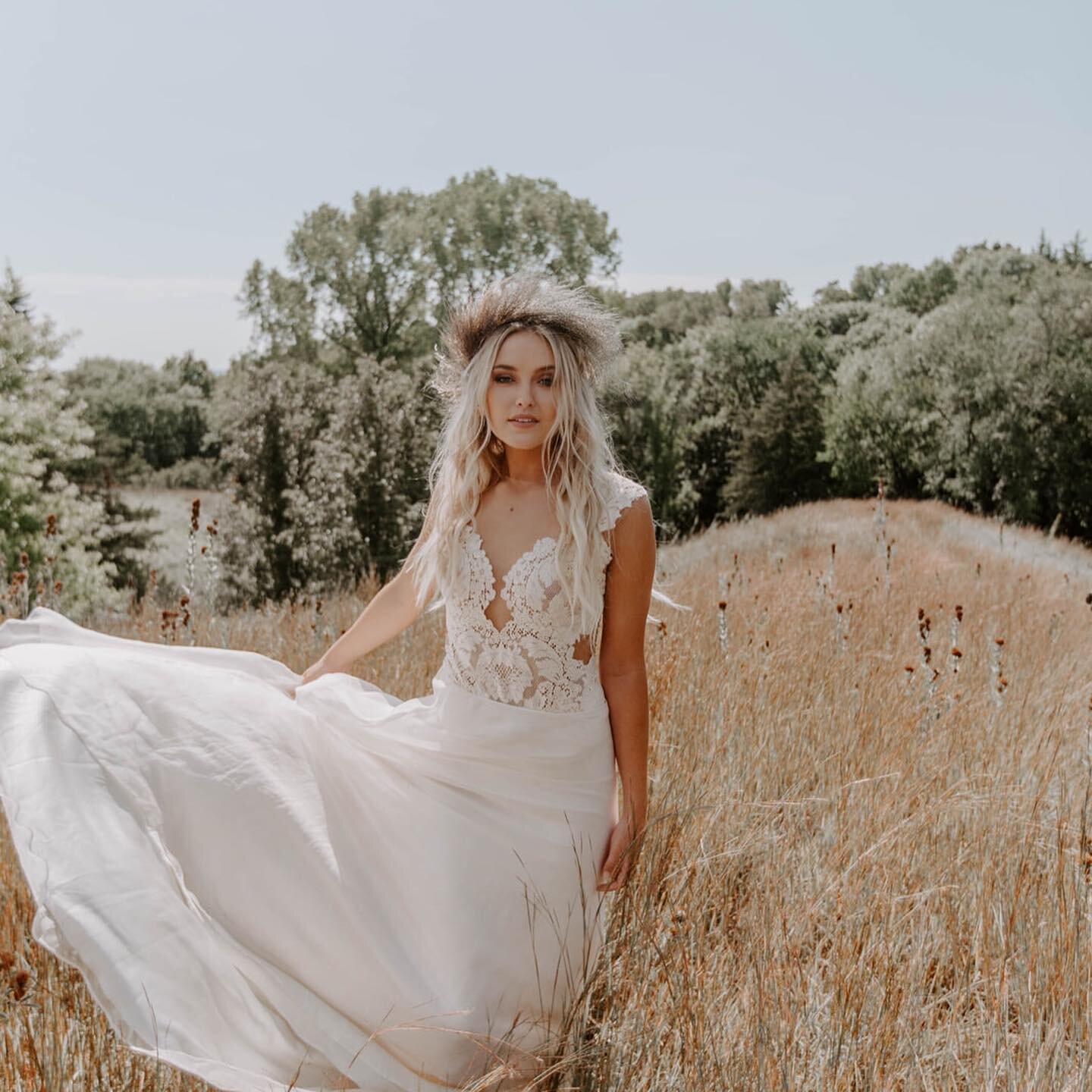 Love her, but leave her WILD.
⠀⠀⠀⠀⠀⠀⠀⠀⠀
Barefoot.  Sand between your toes, mud stains on your skirt.  Sounds like a wild time to us&hellip;
⠀⠀⠀⠀⠀⠀⠀⠀⠀
Where our wild brides at?!?! 
.
.
.
#wildbride #wildelopement #bridalseparates #loveinthewild #Wisco