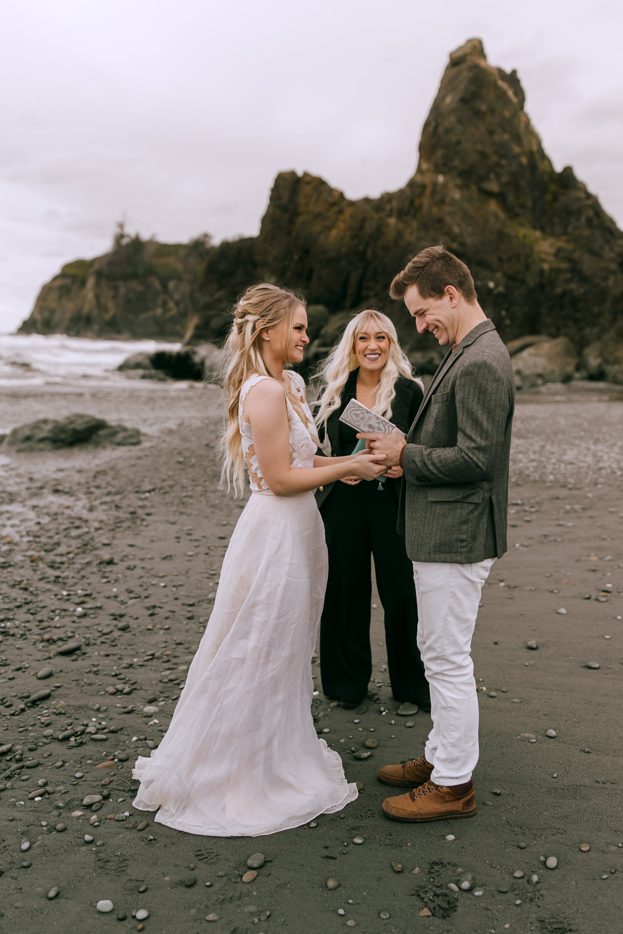 linyage bride - Pacific Northwest Beach Elopement