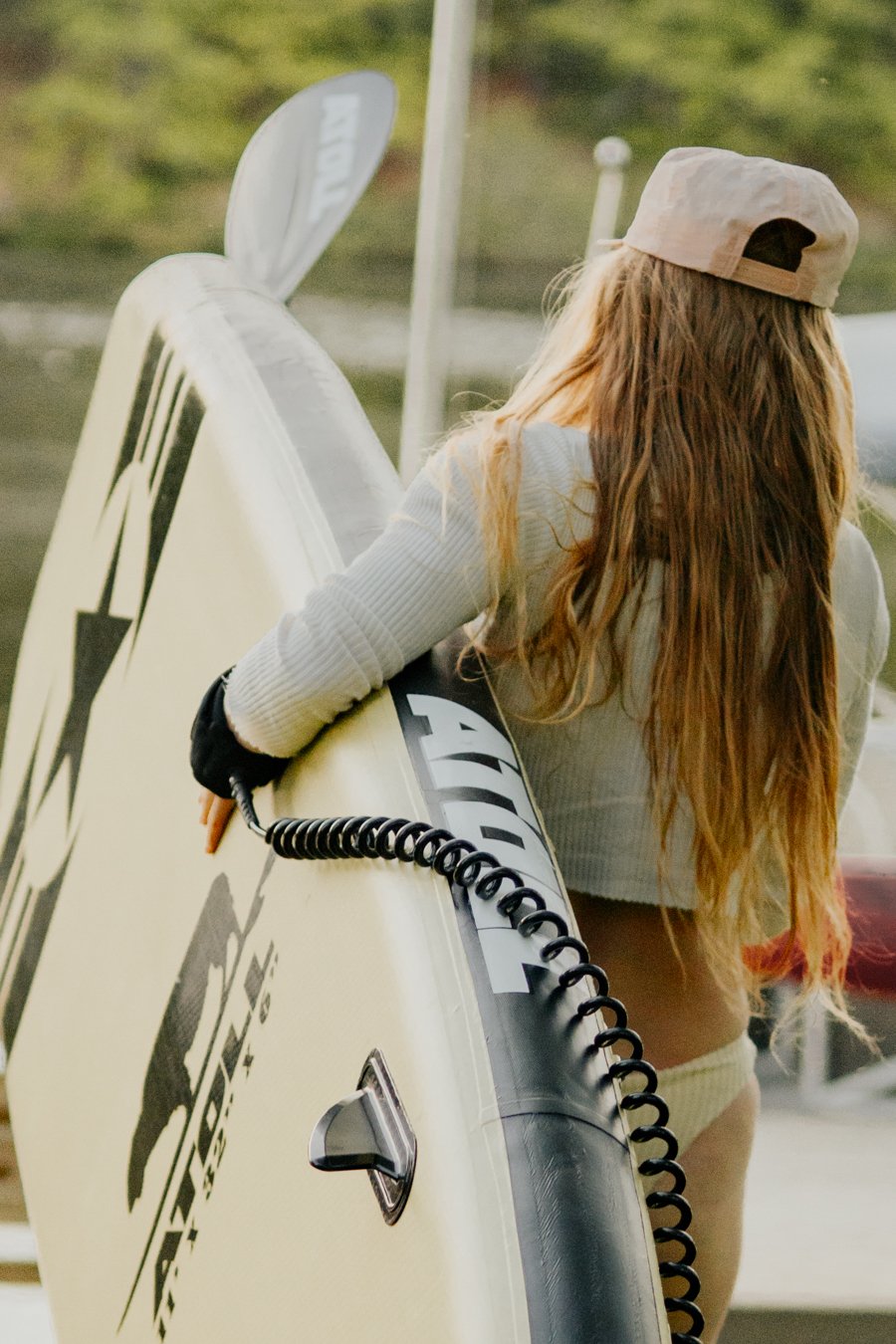 linyage on Atoll paddle board