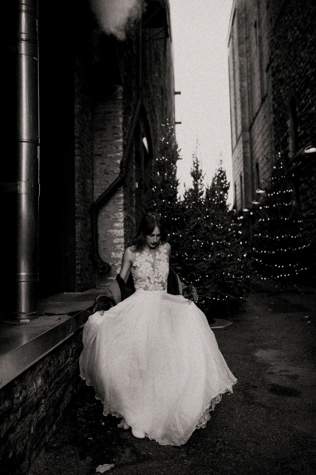 winter bride in linyage two piece wedding dress