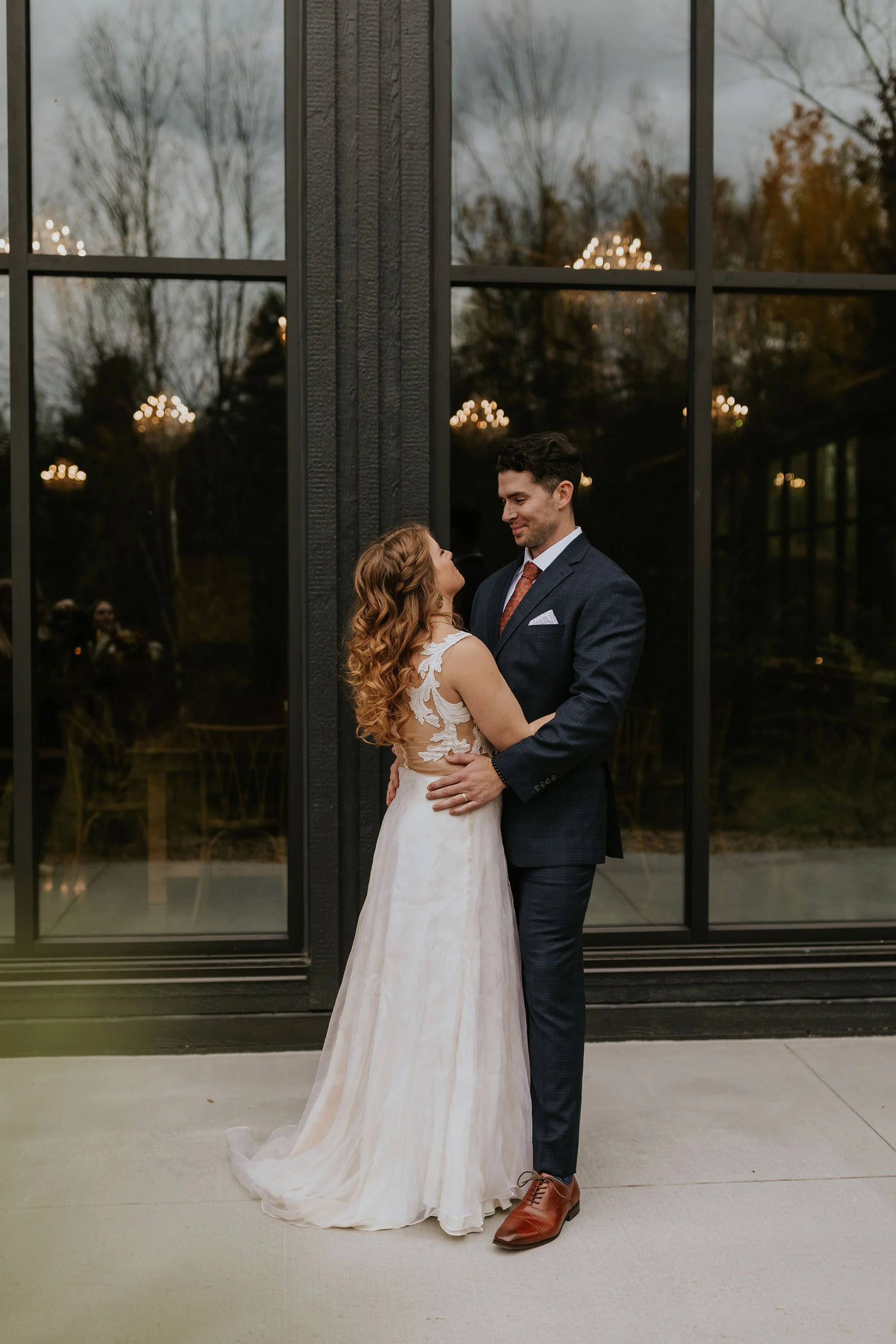 two-piece-wedding-dress-alternative-bride-fall-outdoor-ceremony.jpg
