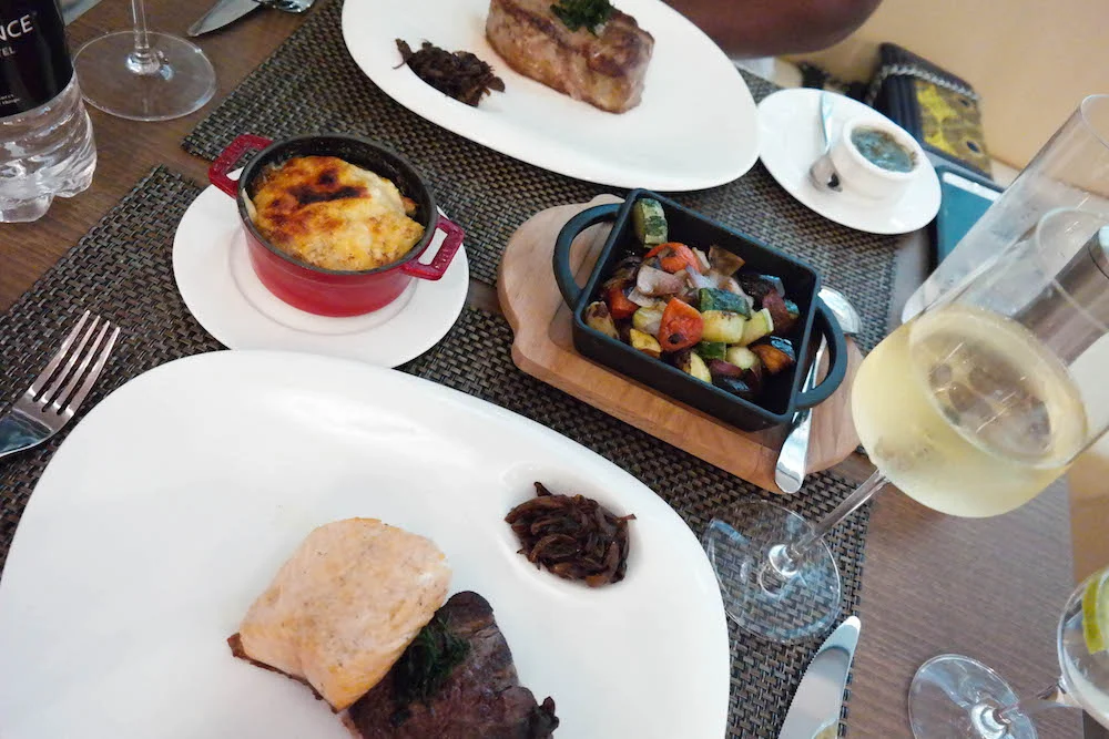 renaissance hotel ikeja-3.jpg