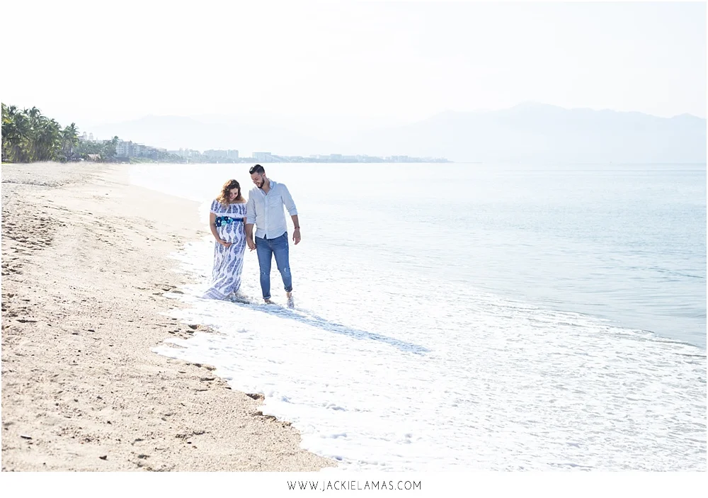 puerto-vallarta-maternity-session.jpg