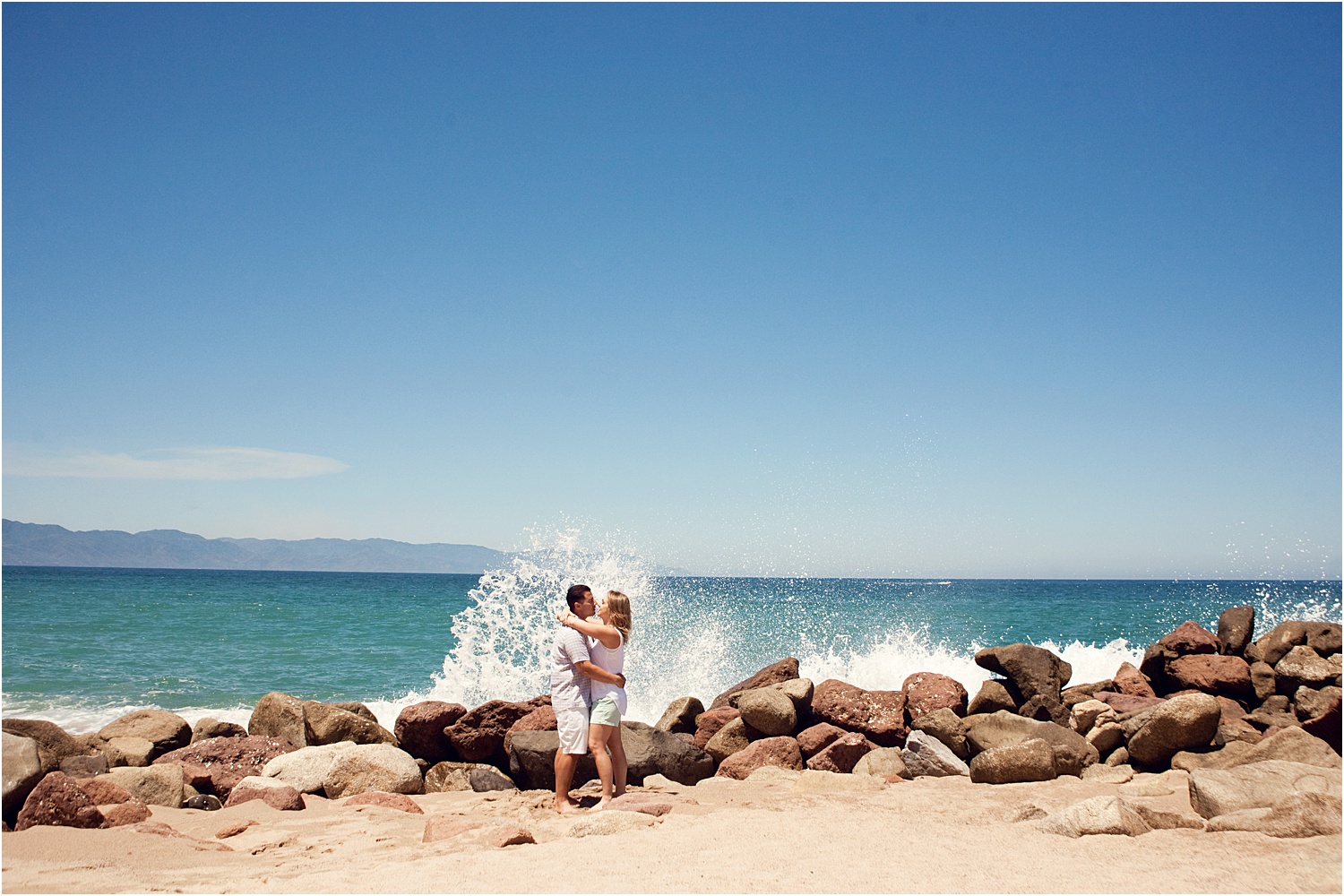 engagement-photos-couples-posing.jpg