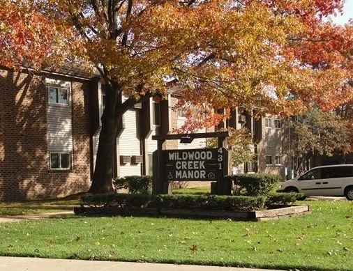 Wildwood-Creek-Manor-Apartments-Holland-MI-Entrance-01.jpg