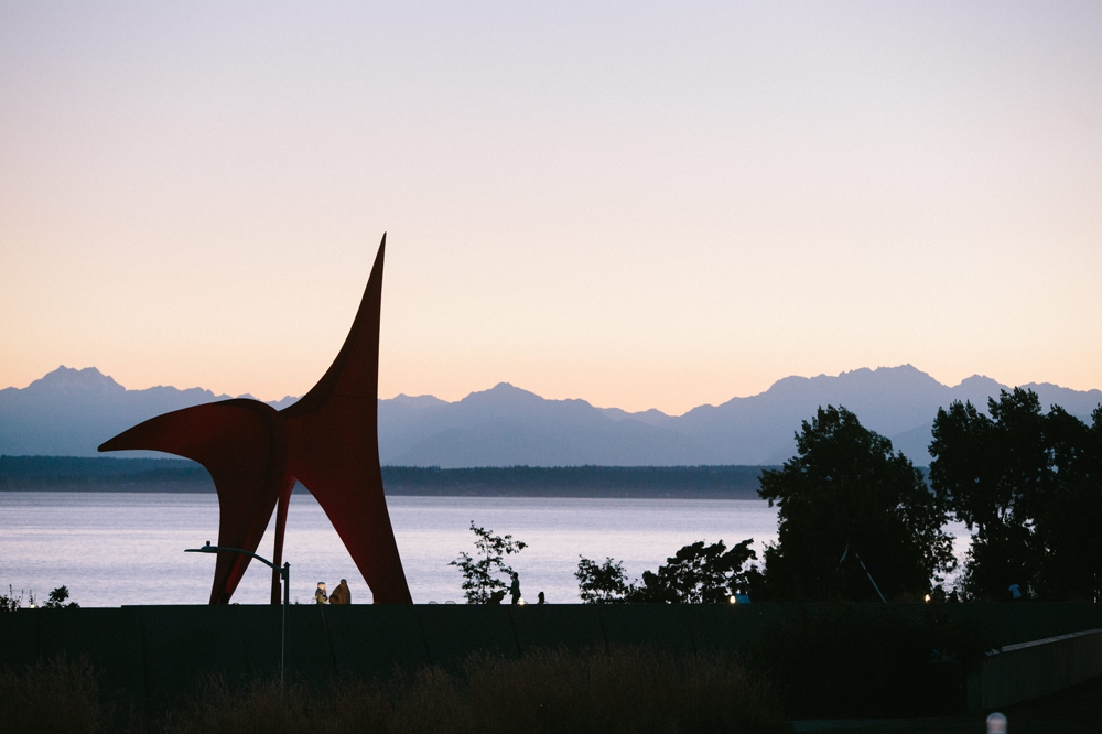 seattle_wedding_photographer_Olympic_sculpture_park 62.jpg