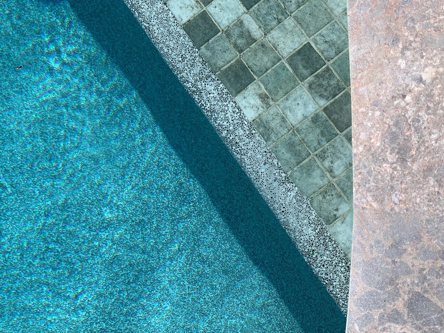 Menai Project &mdash; a closer look at the stunning finishes. Featuring crazy paving, Bali inspired tiles, and Soul pool interior colour by Beadcrete for that perfect textural balance. 
@armstoneau @designerbeadcrete @traydpoolfinishes 
#MenaiProject