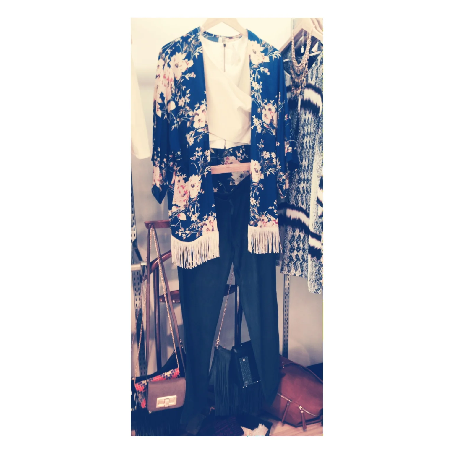 kimono, faux leather crop top and grey slouchy pants. perfect for a lunch date with friends or for your vaca in Cali!