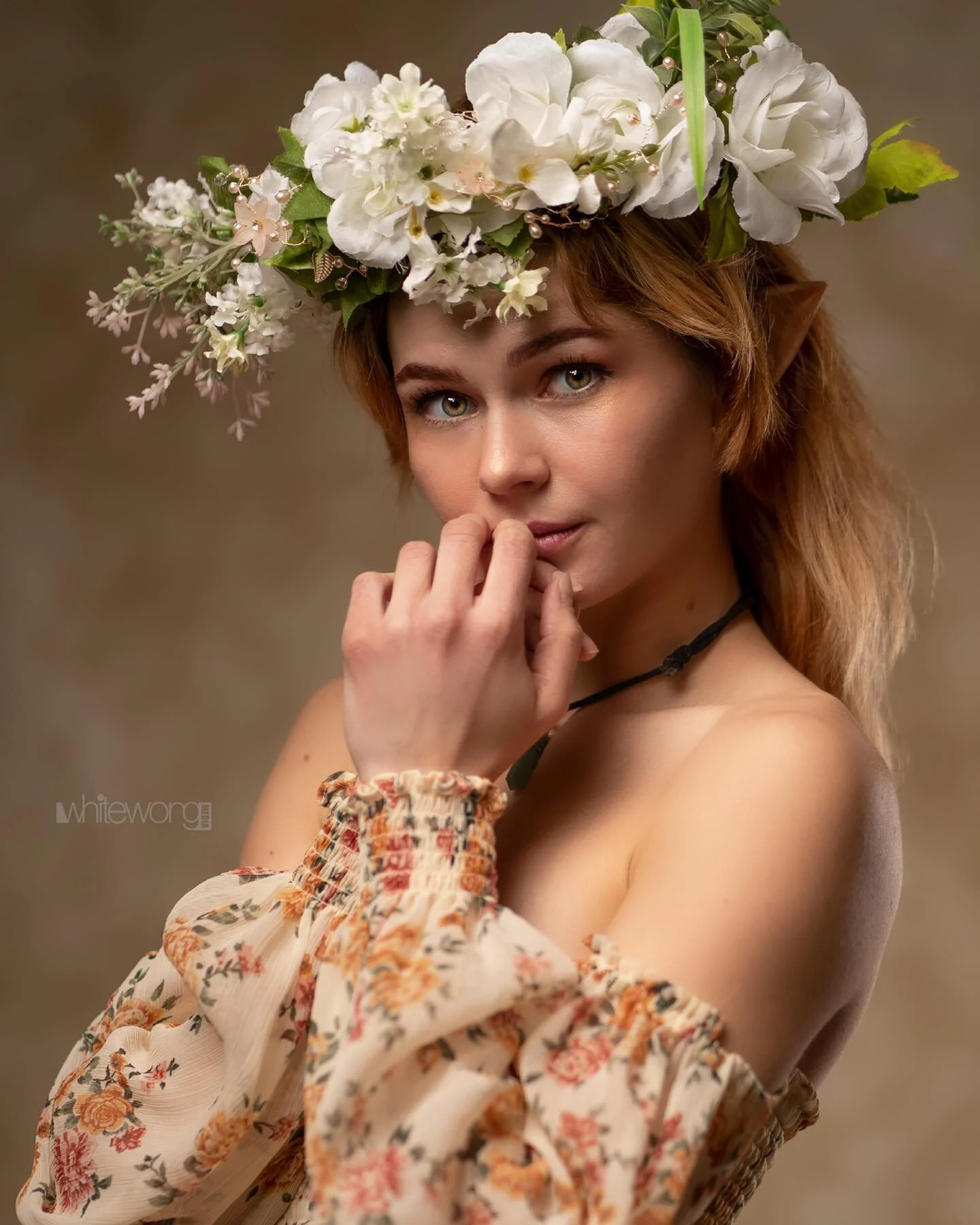 Accessories are awesome!! @chaospixie.z brought this handmade headpiece and we had to shoot with it !!!

Like-Follow-Comment-Share 

#portraitphotography #fairy #portraitlighting #studiophotography