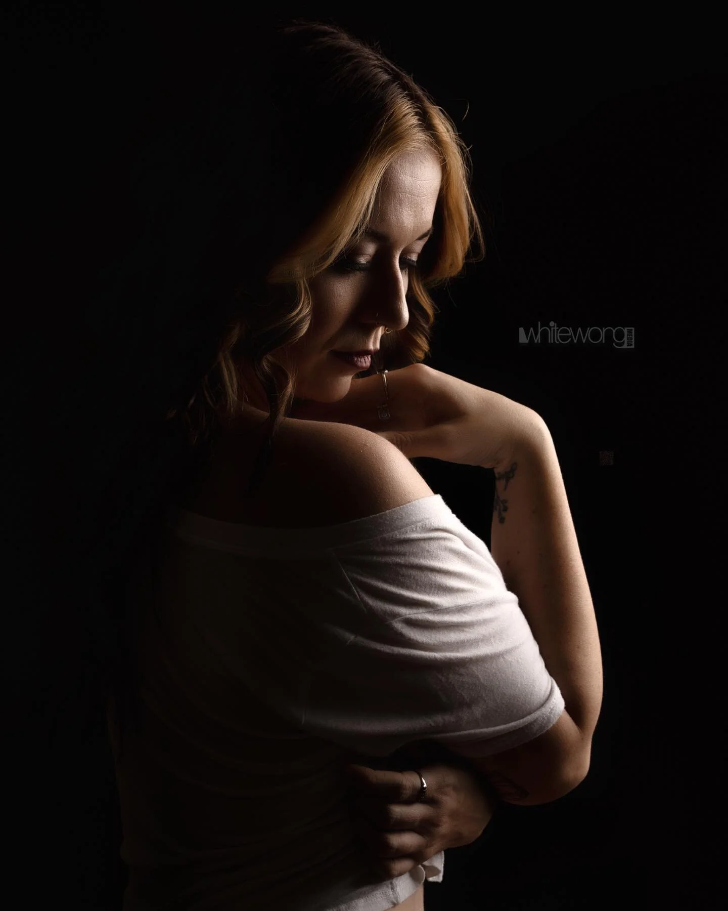 Playing with a single hard light source with @itsheatherbish  in the studio. Still too cold to go outside. Soon👍🏻📸

Like-Follow-Comment-Share 

#portraitphotography #boudoirphotography #aonyalpha #godox #darkness #shadows