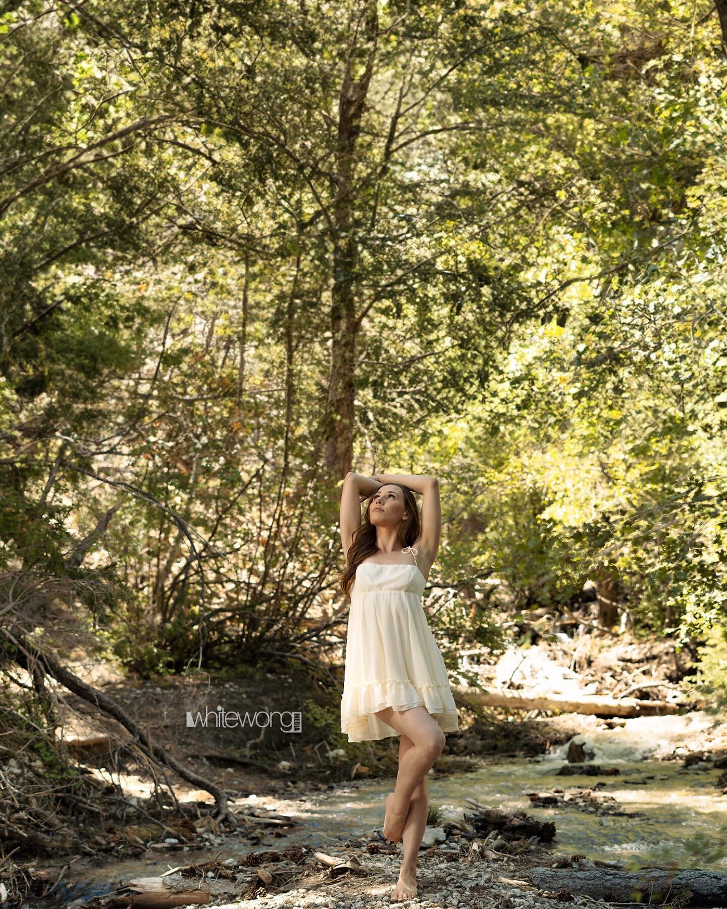 I love shooting in nature. It&rsquo;s very calming and I get to relax from my day to day. I dragged @emmeleigh out for some butterflies and sunshine and had a blast. 
- #portraitphotography #sonyalpha #sonya7iii #godoxlighting #womeninnature #aries