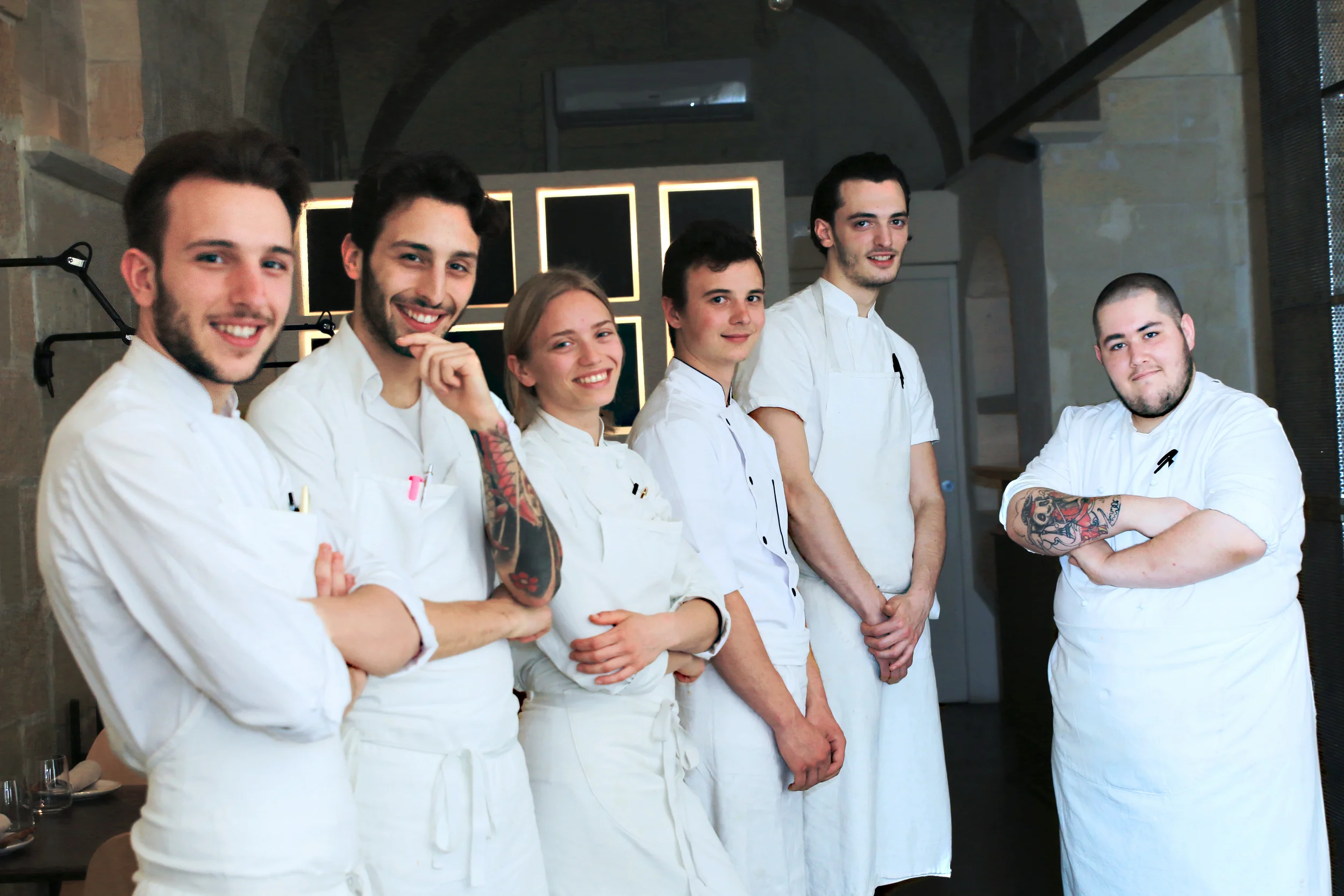 Giovanni e Floriano Pellegino - Chef; Isabella Potì - Sous chef; Antoine Galati - Chef di partita; Hugo Routier - Junior sous chef; Roberto Gomez - Demi chef di partita.