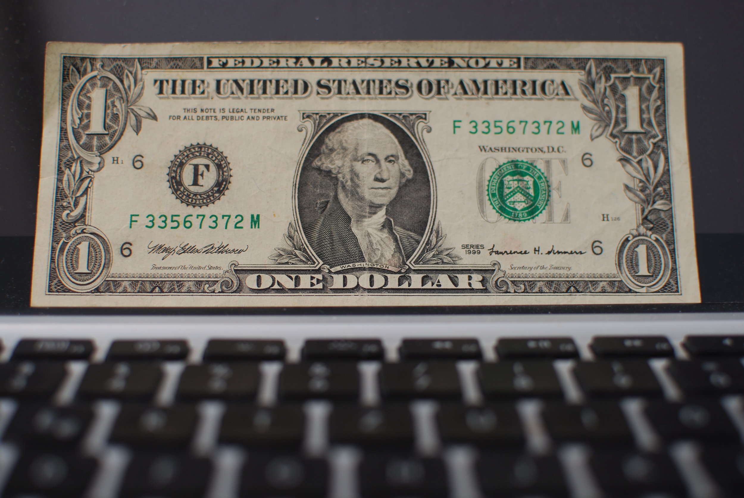 WAS MACHT DER DOLLAR?