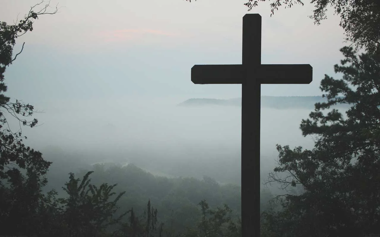 Mani ferme fino al tramonto: la battaglia per la fondazione di chiese