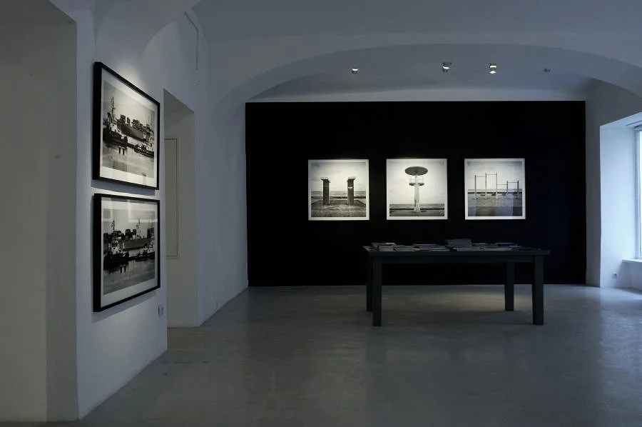 Ausstellungsansicht von Ingo Folie in der Galerie Momentum/Karl Schweighofergasse, 2006