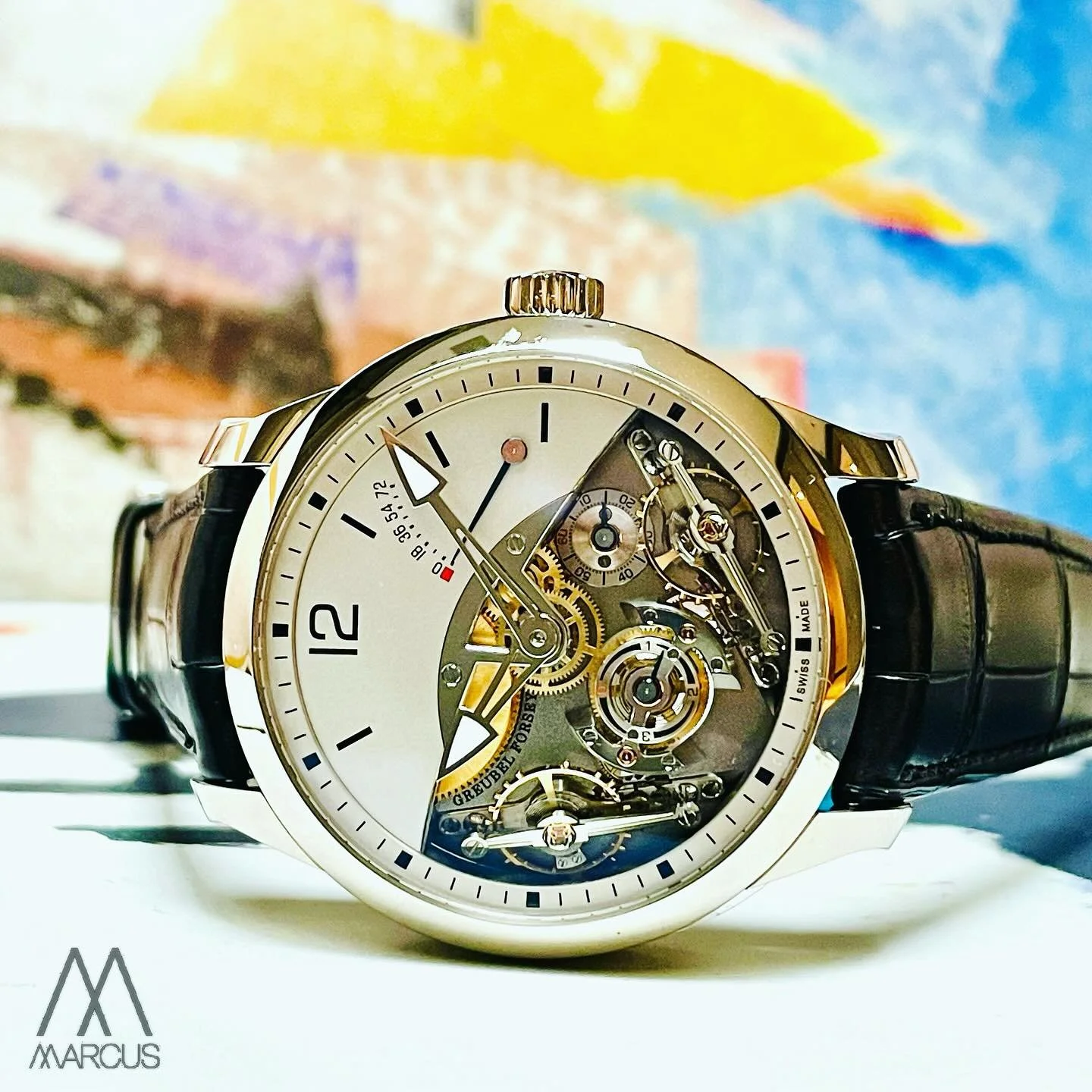 Clean lines contrasted with a sophisticated and exposed movement. Genius design! 🤍

#greubelforsey 
#doublebalancier 
#original 
#genius 
#collector 
#wotd 
#watchgeek 
#luxury 
#lifestyle 
#savoirfaire 
#hautehorlogerie