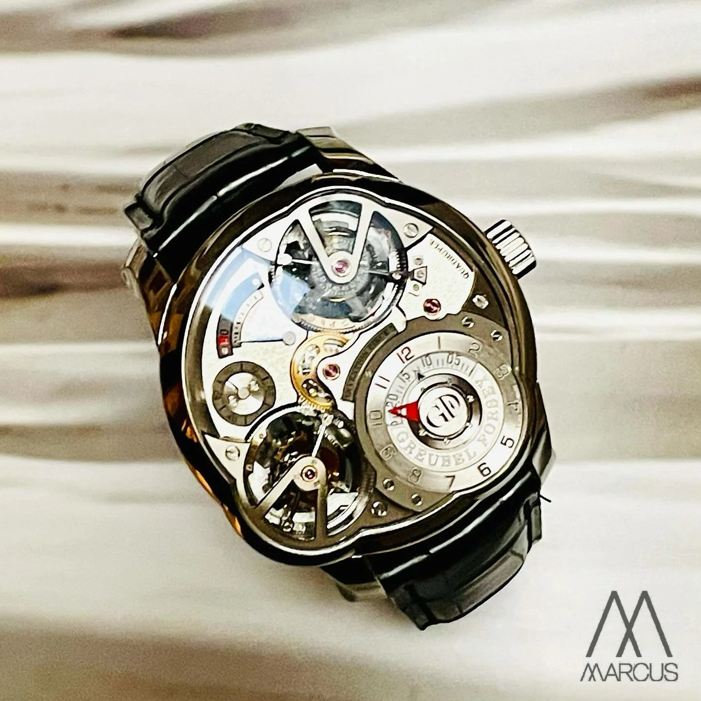 🤍

#greubelforsey 
#tourbillon 
#quadrupletourbillon 
#inventionpiece2 
#pieceunique 
#collector 
#wotd 
#watchgeek 
#luxury 
#lifestyle 
#hautehorlogerie 
#savoirfaire